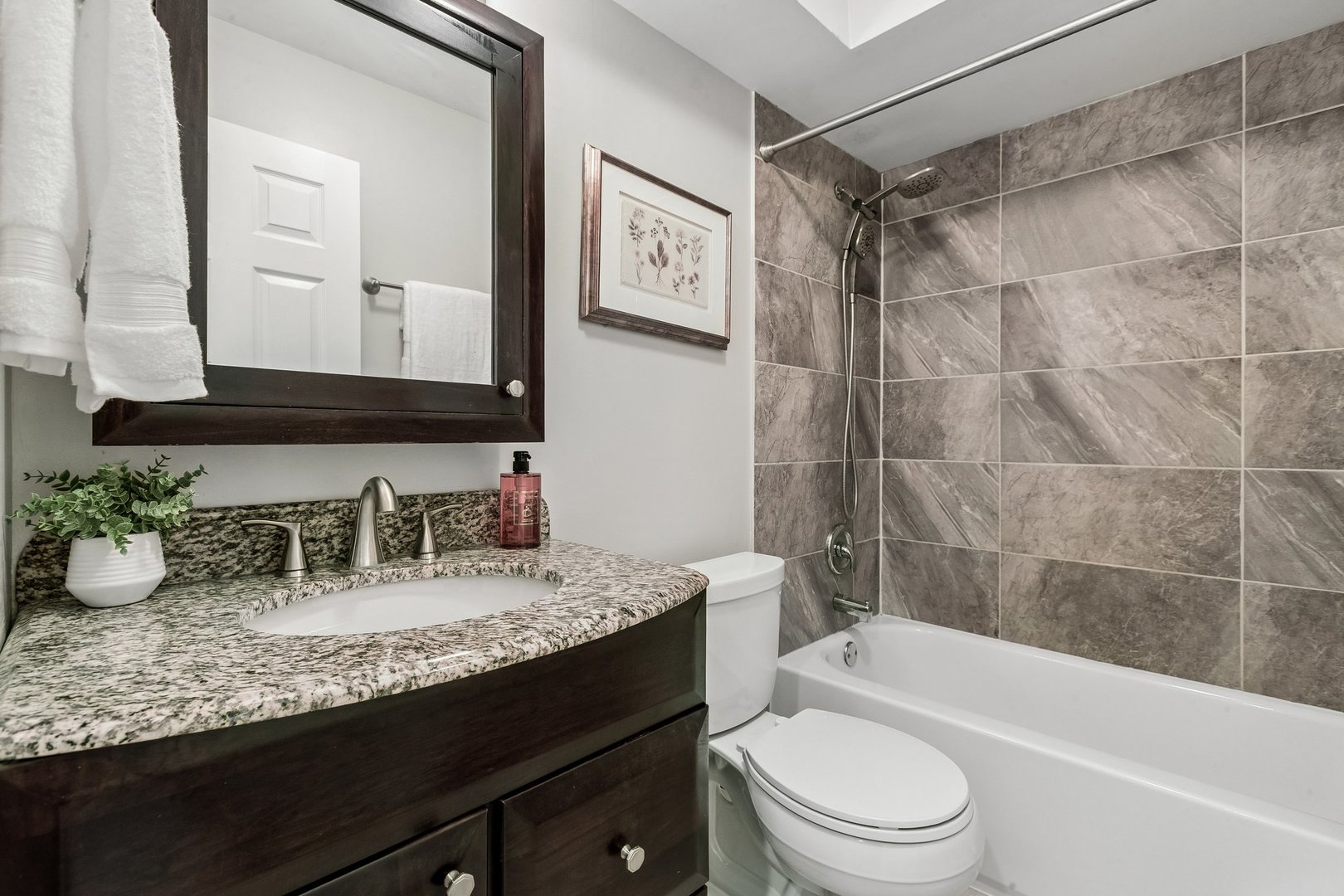 876 S Plum Grove Road 208 Property Photo 23