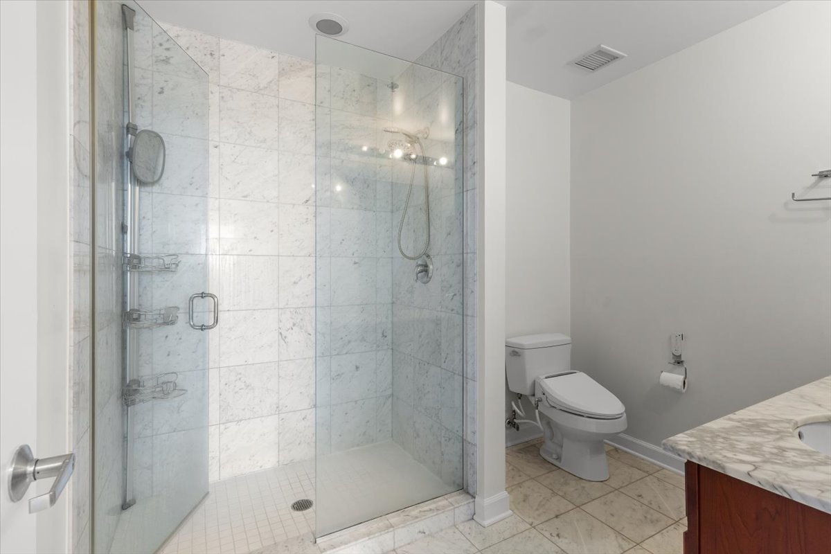 100 E 14th Street 2204 Property Photo 15