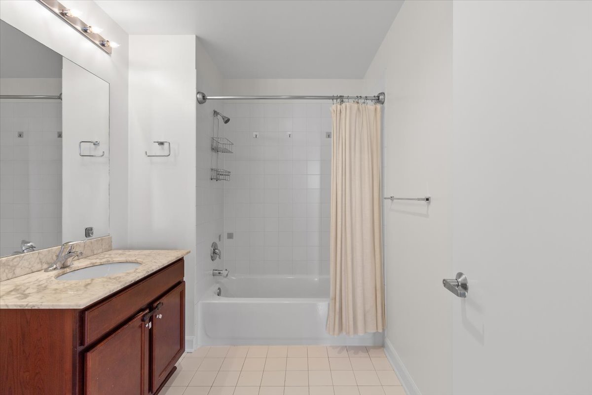 100 E 14th Street 2204 Property Photo 16
