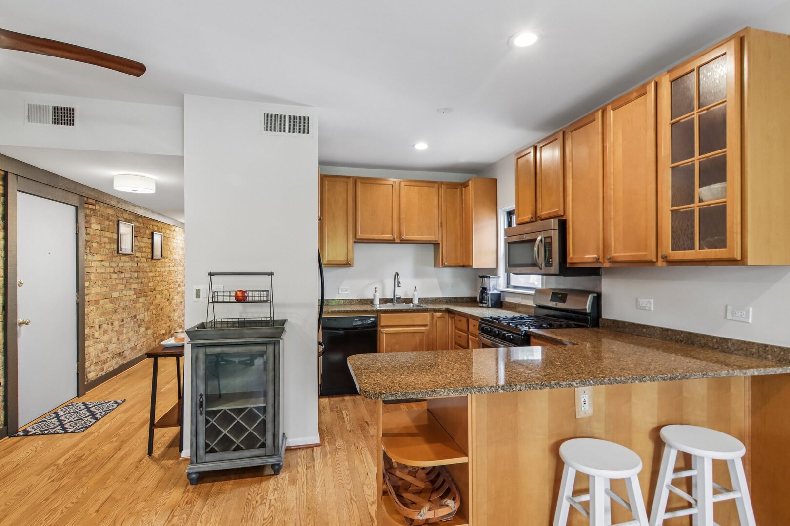 824 Hinman Avenue 1n Property Photo 6