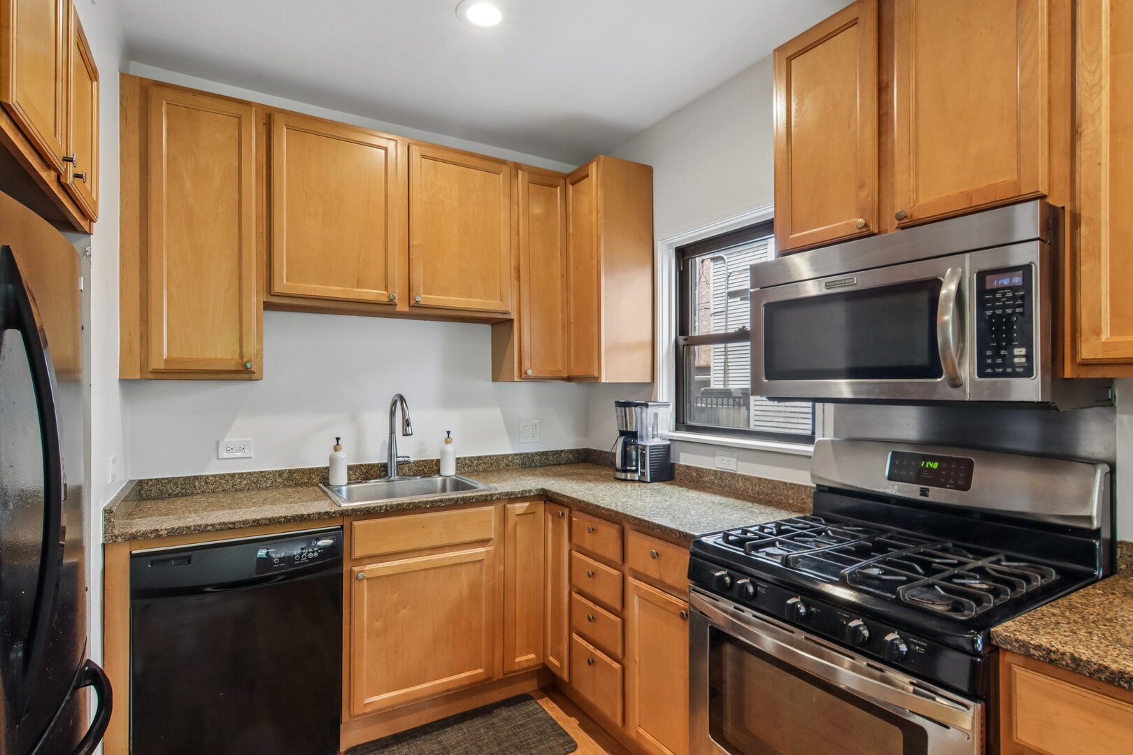 824 Hinman Avenue 1n Property Photo 7