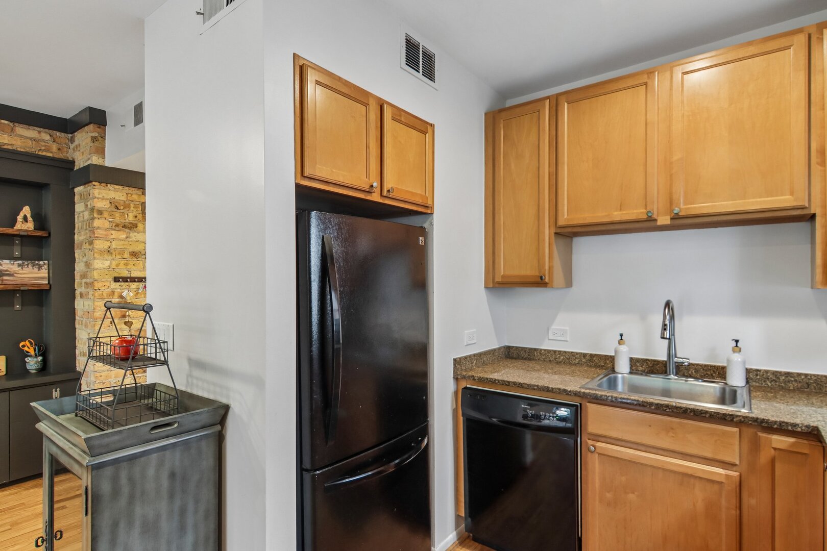 824 Hinman Avenue 1n Property Photo 8