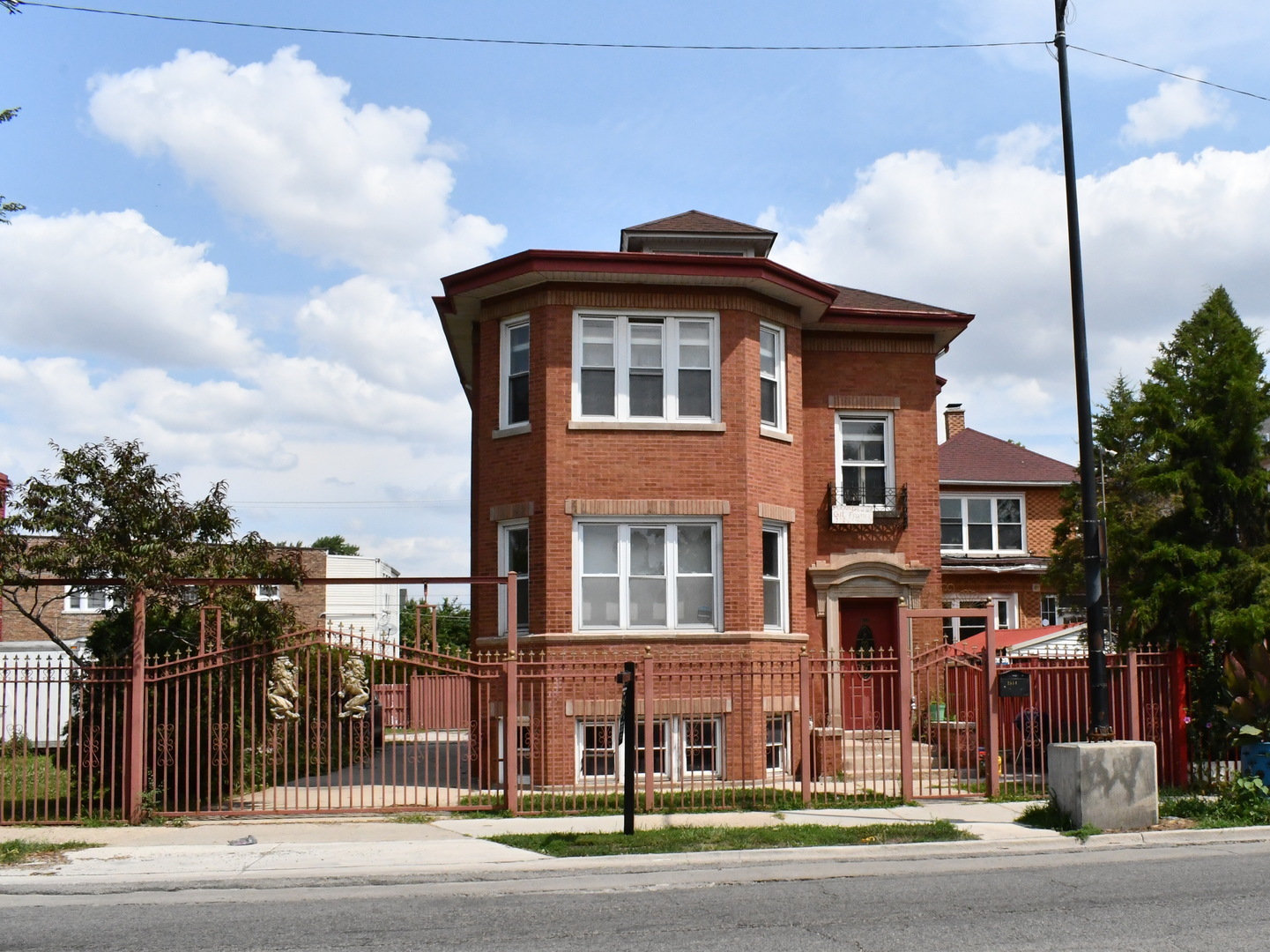 2514 W 55th Street Property Photo