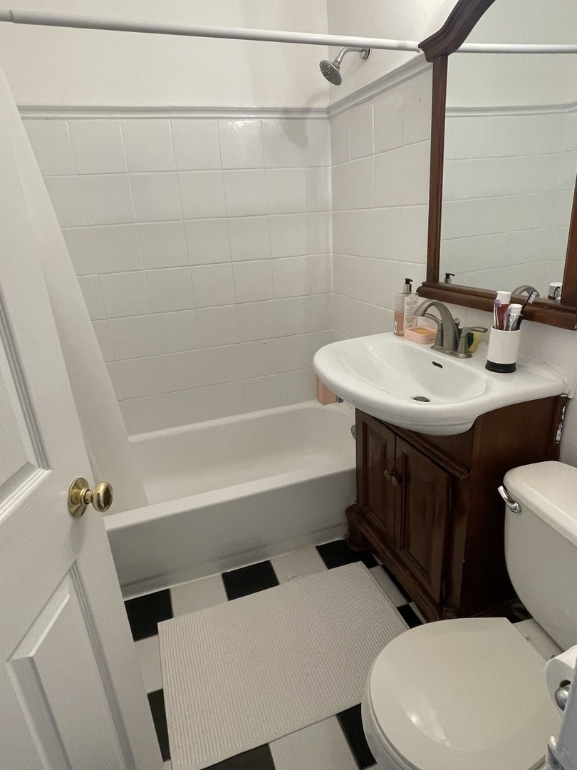 6833 N Oakley Avenue 3b Property Photo 4