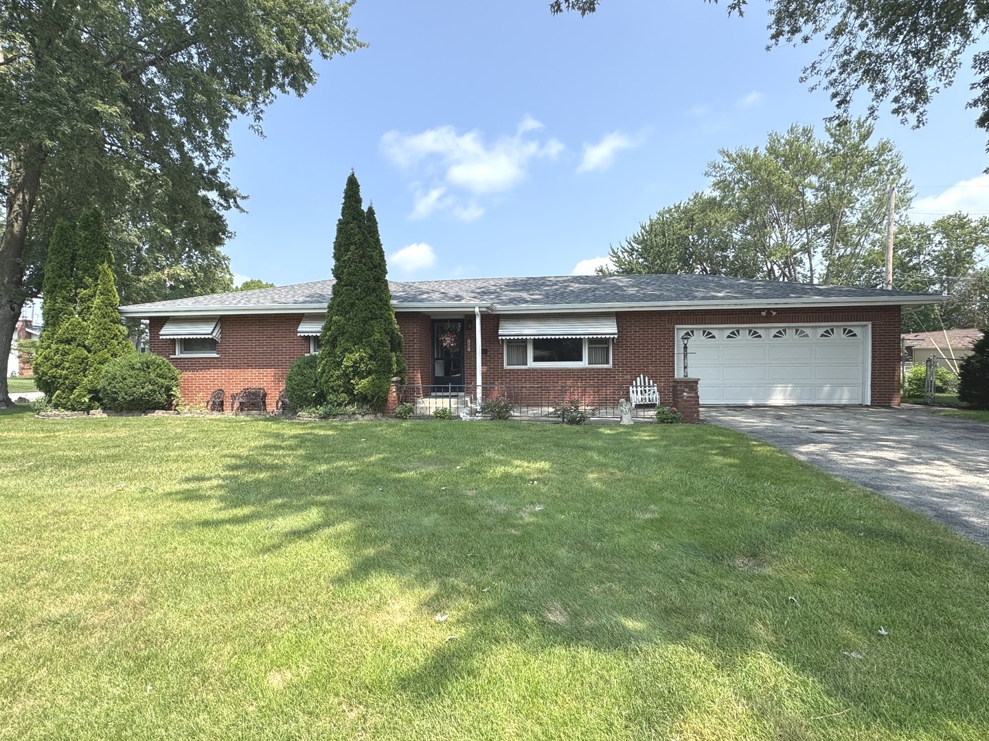 646 Evergreen Lane Property Photo 1