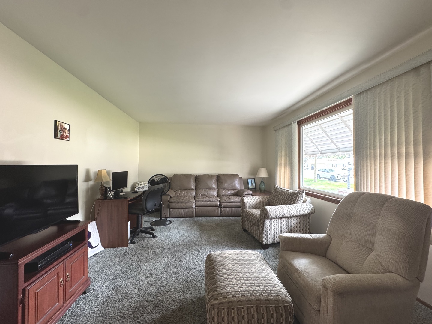 646 Evergreen Lane Property Photo 3