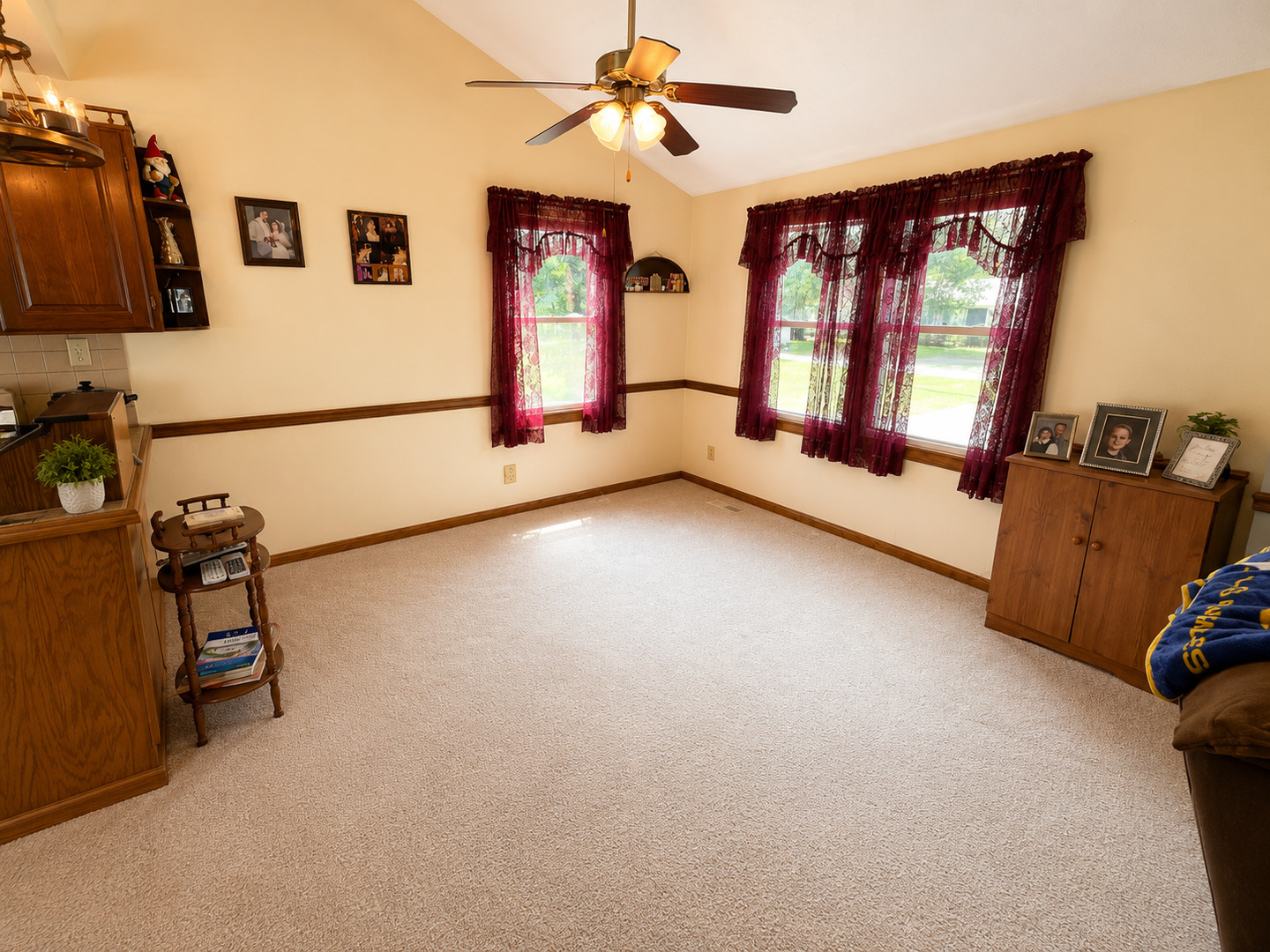 834 W 7th Street Property Photo 5