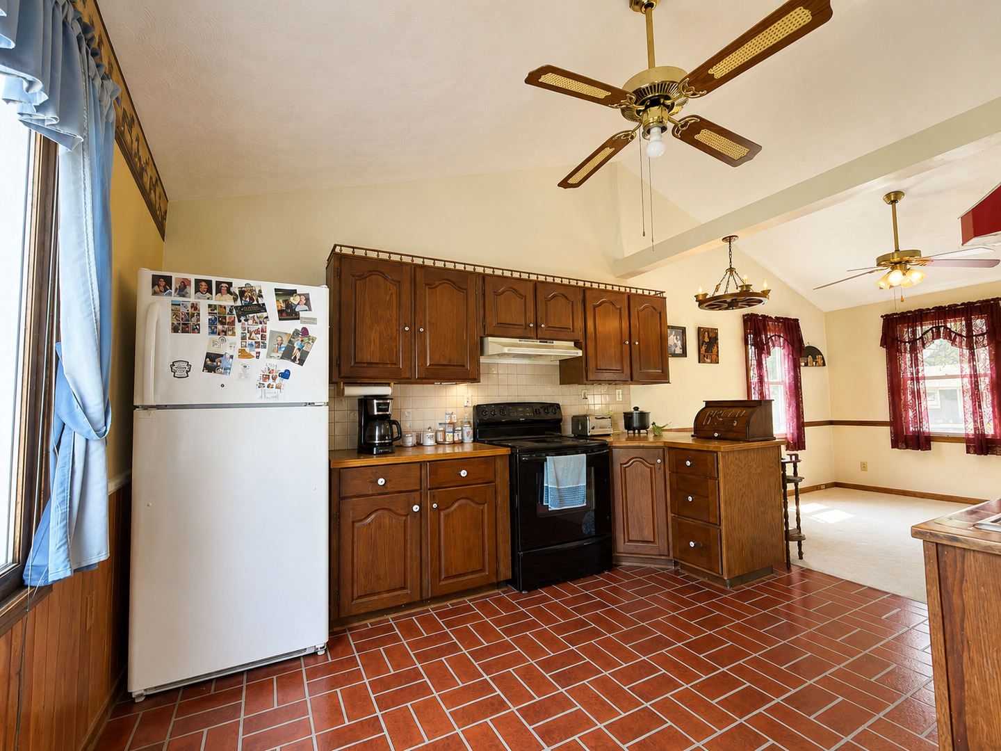 834 W 7th Street Property Photo 9