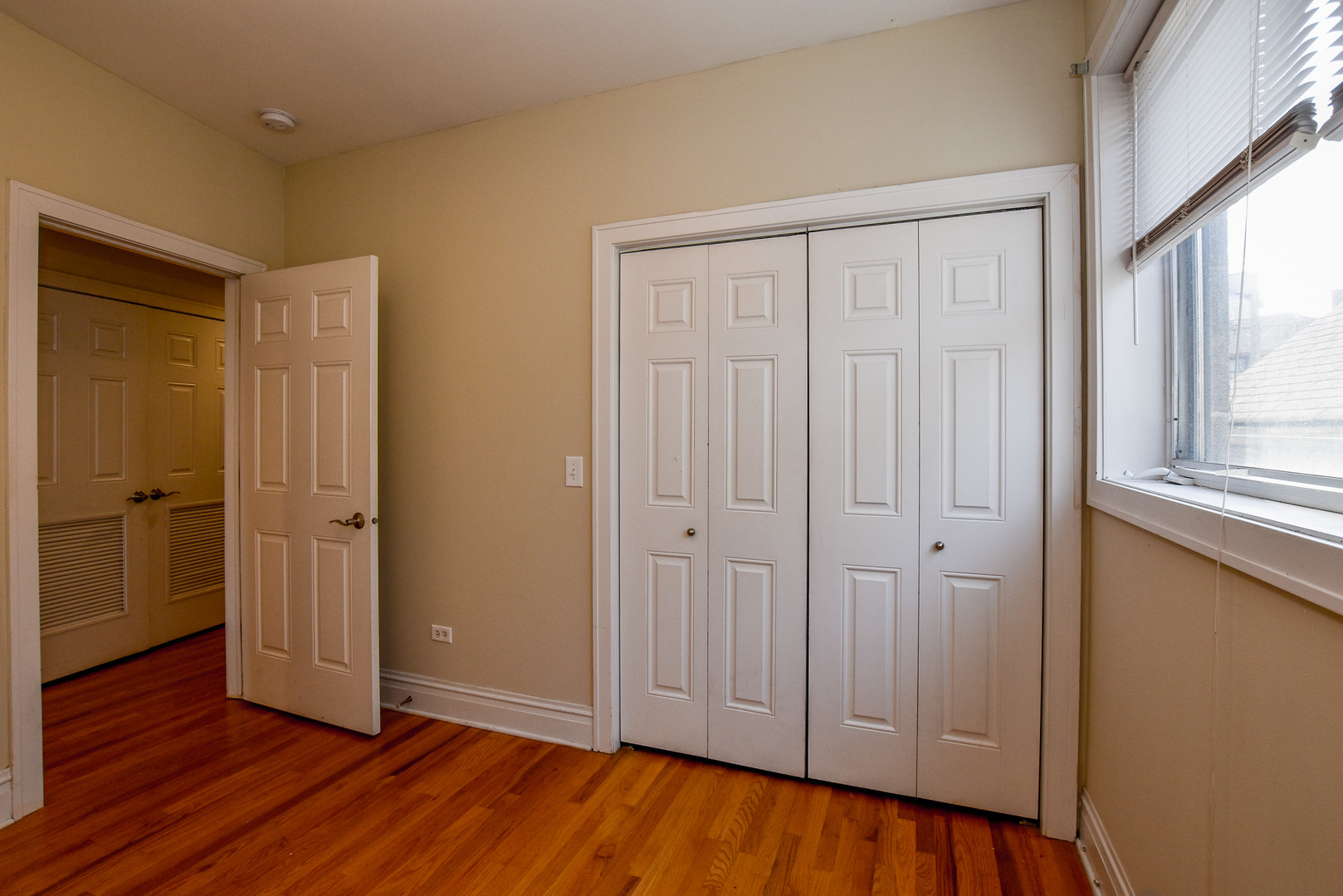 2942 N Lincoln Avenue 3s Property Photo 12