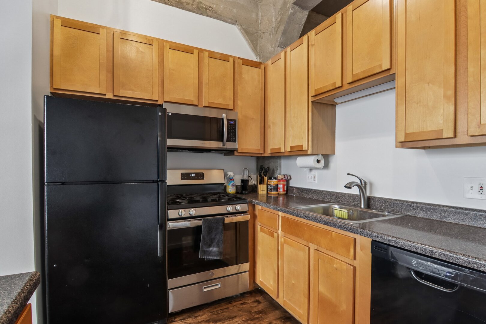 1528 S Wabash Avenue 405 Property Photo 6
