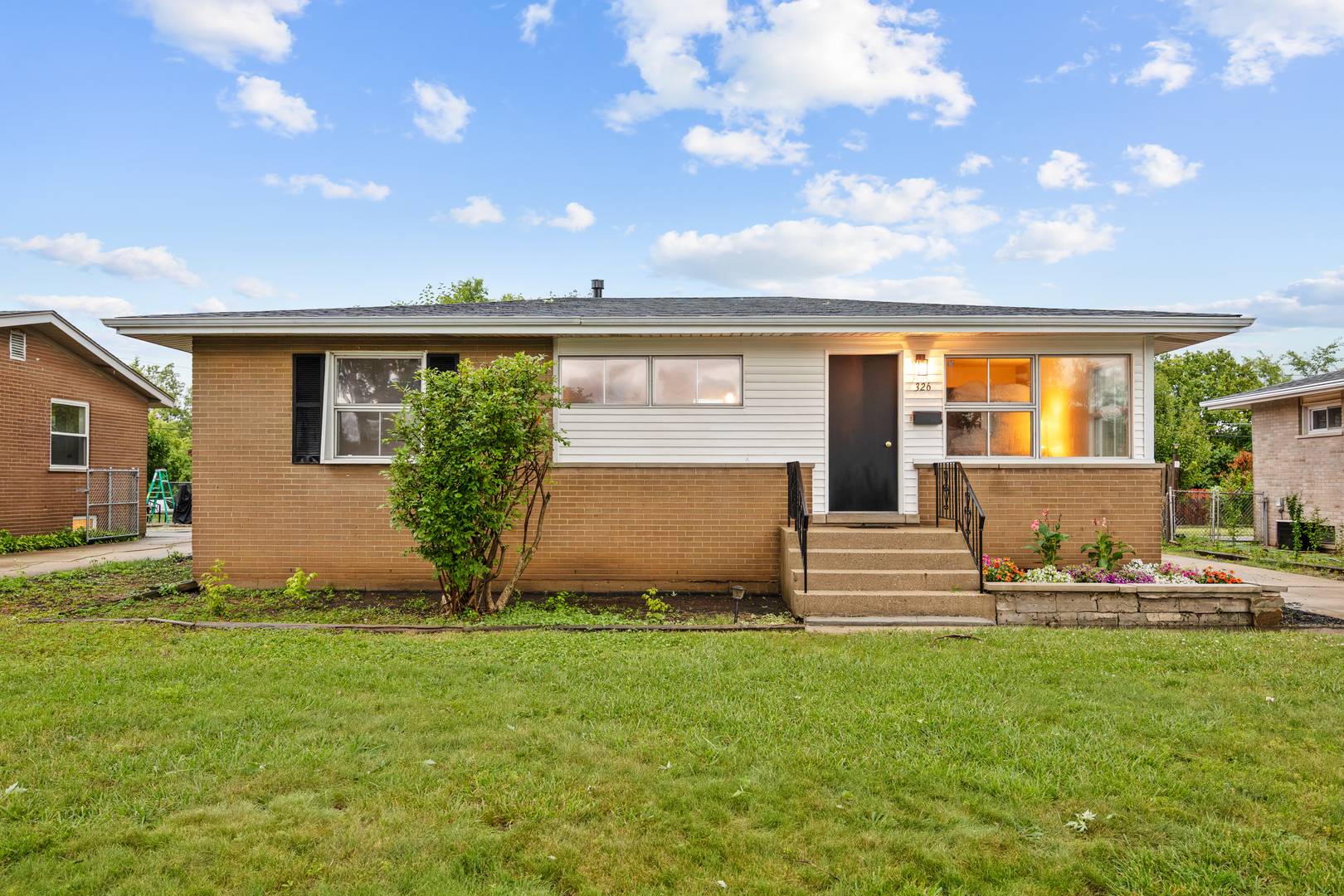 326 E Alden Drive Property Photo 1
