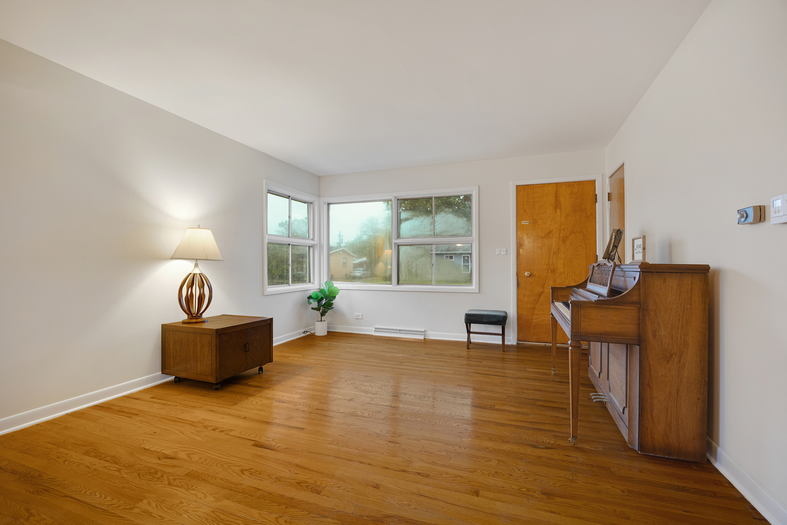326 E Alden Drive Property Photo 3