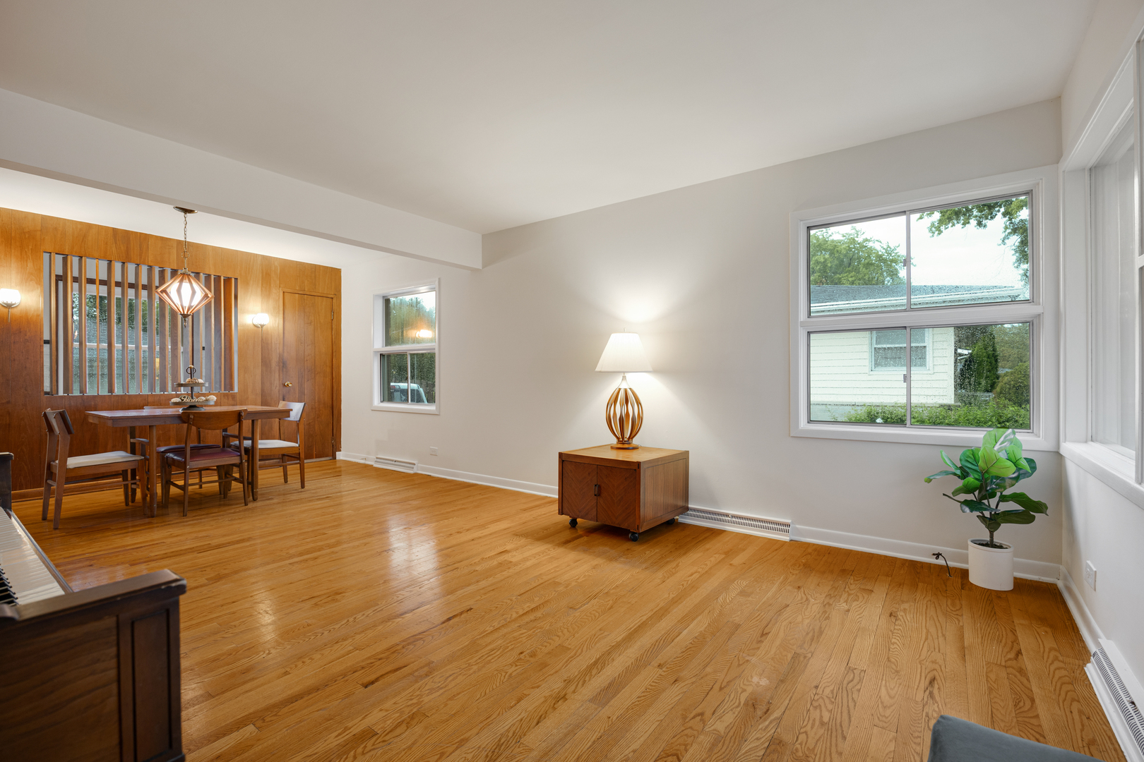 326 E Alden Drive Property Photo 5