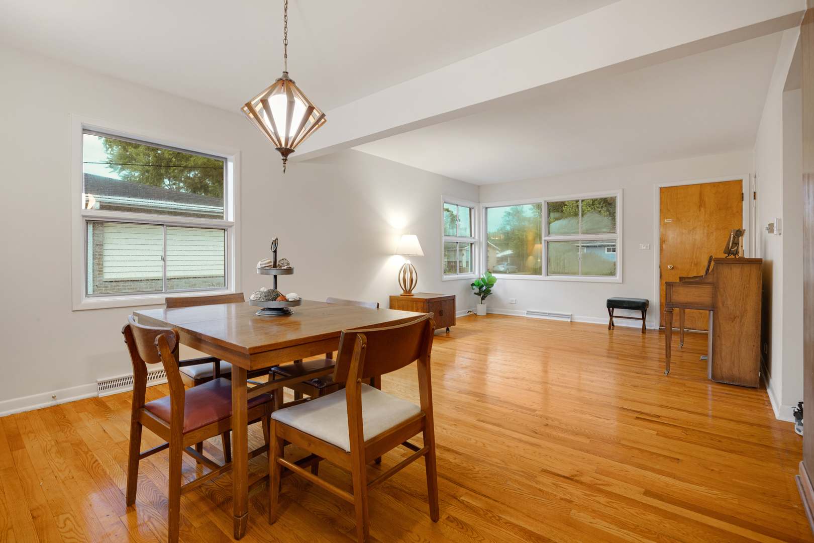 326 E Alden Drive Property Photo 6