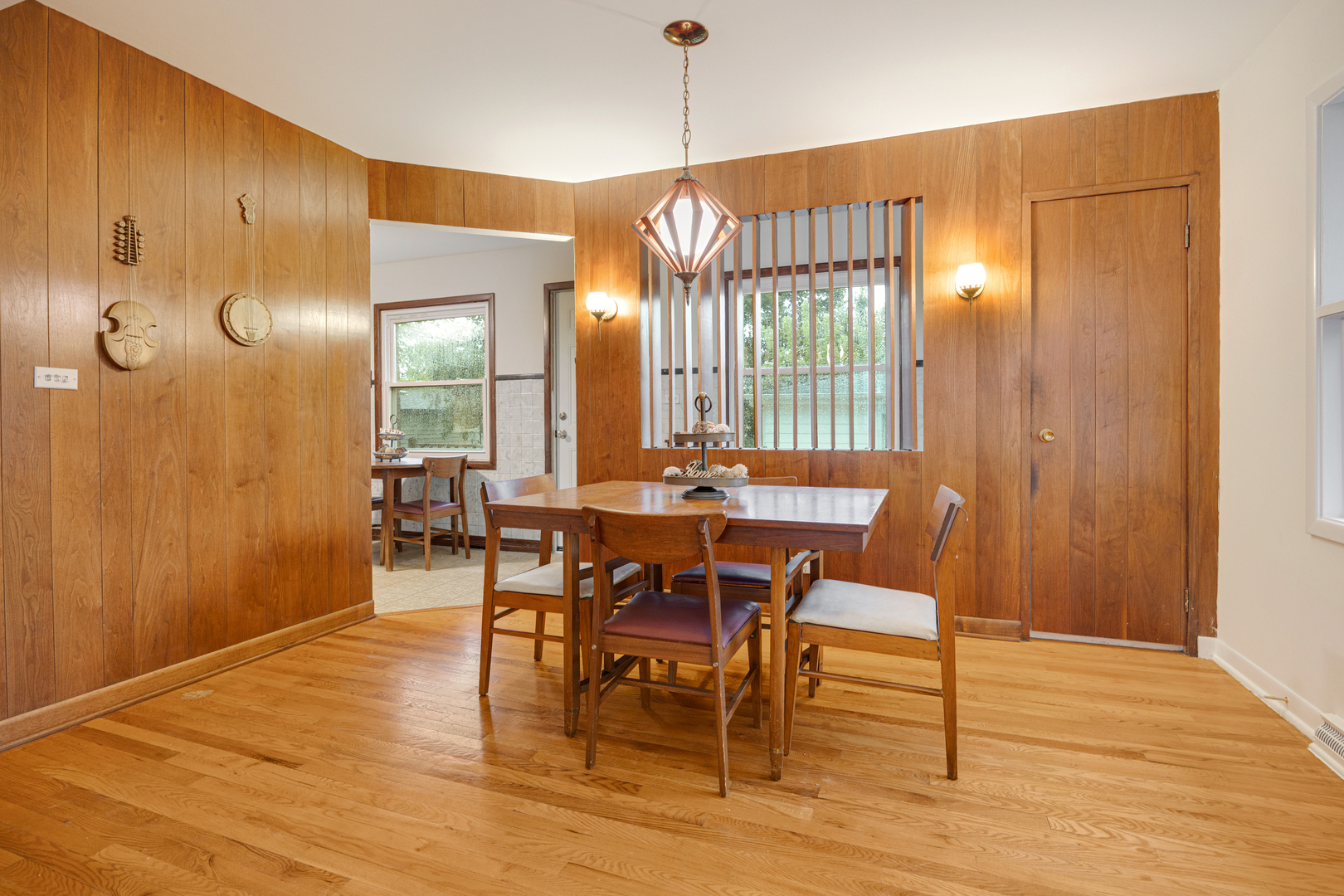 326 E Alden Drive Property Photo 8