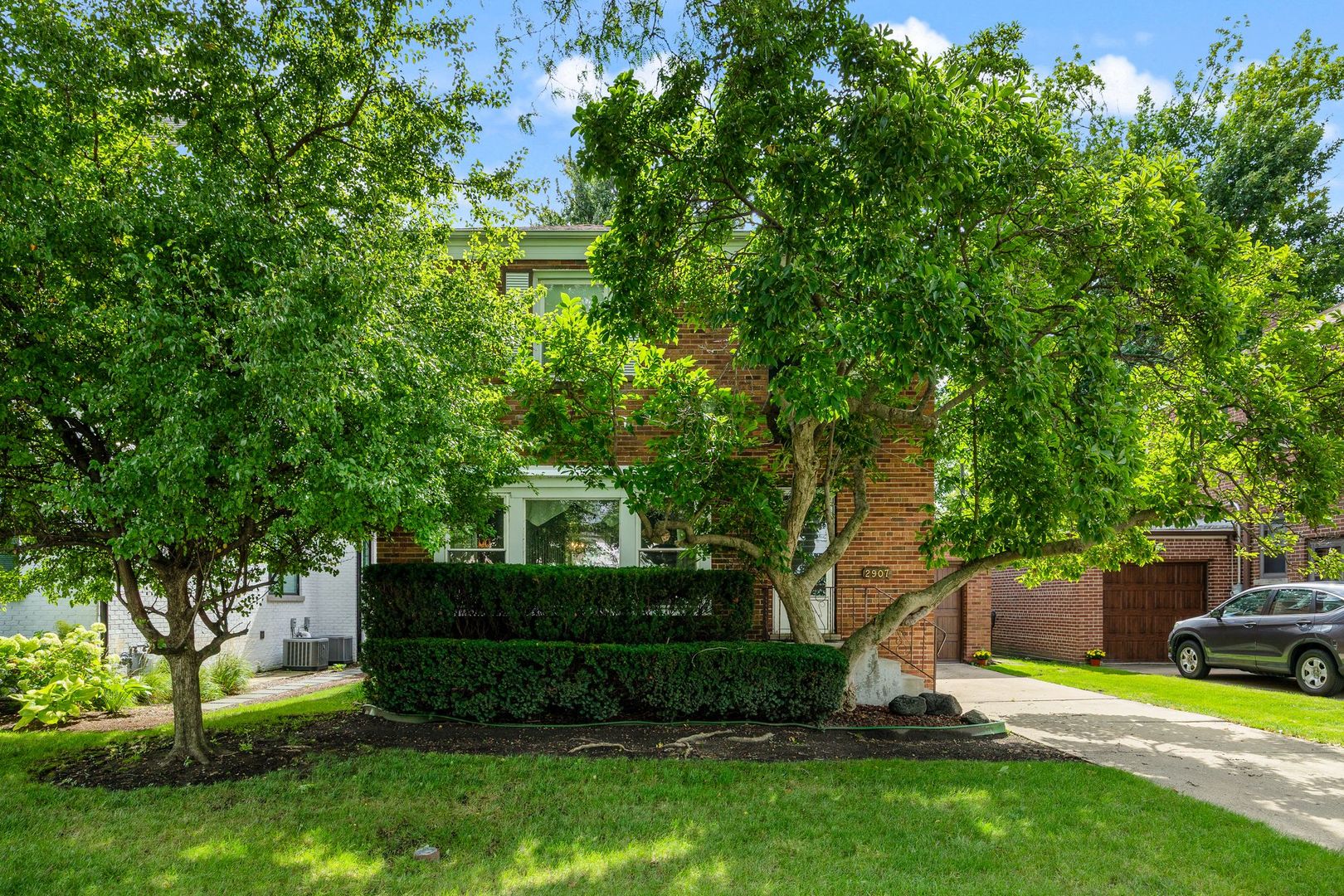 2907 W Bryn Mawr Avenue Property Photo 1