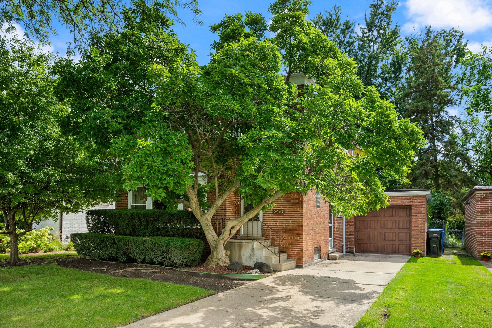 2907 W Bryn Mawr Avenue Property Photo 1