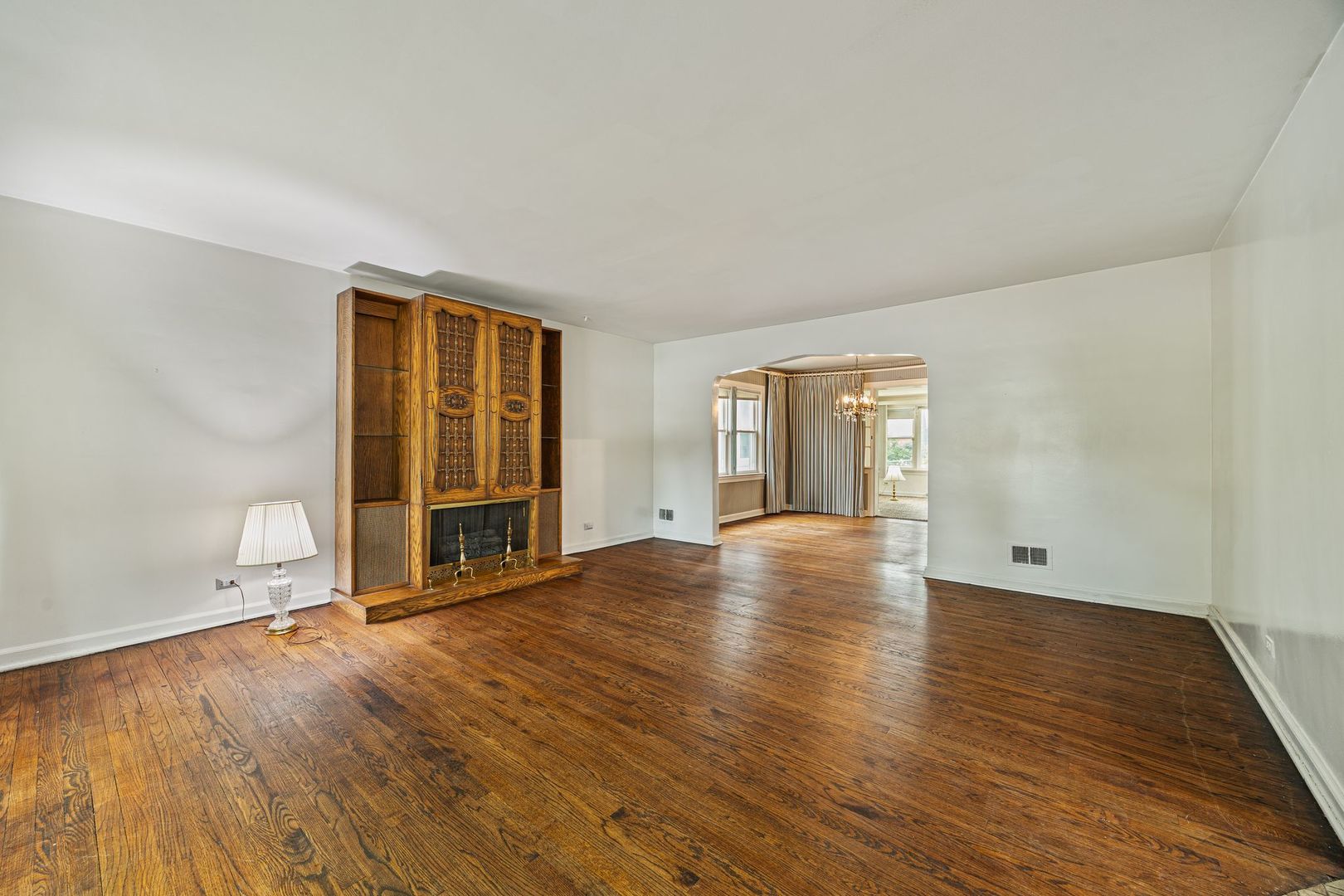 2907 W Bryn Mawr Avenue Property Photo 3