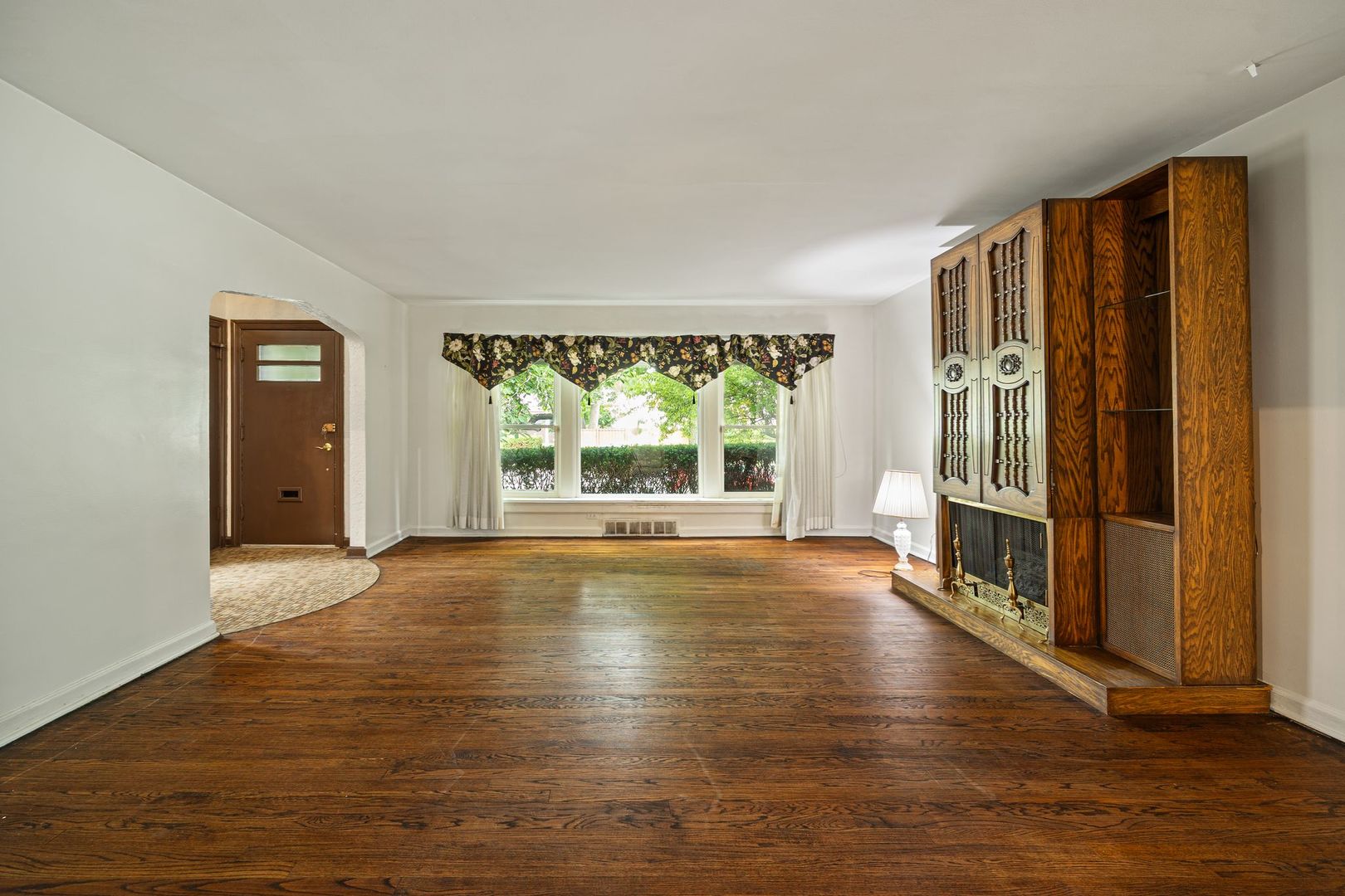 2907 W Bryn Mawr Avenue Property Photo 4