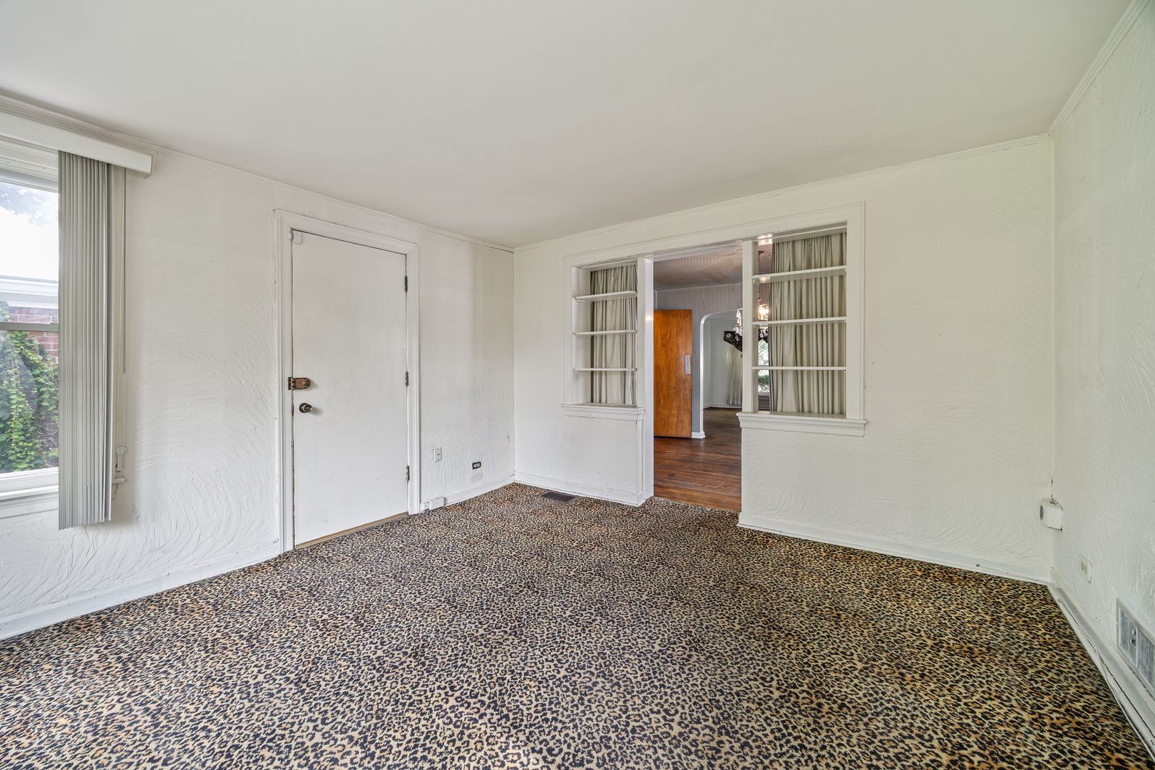 2907 W Bryn Mawr Avenue Property Photo 7