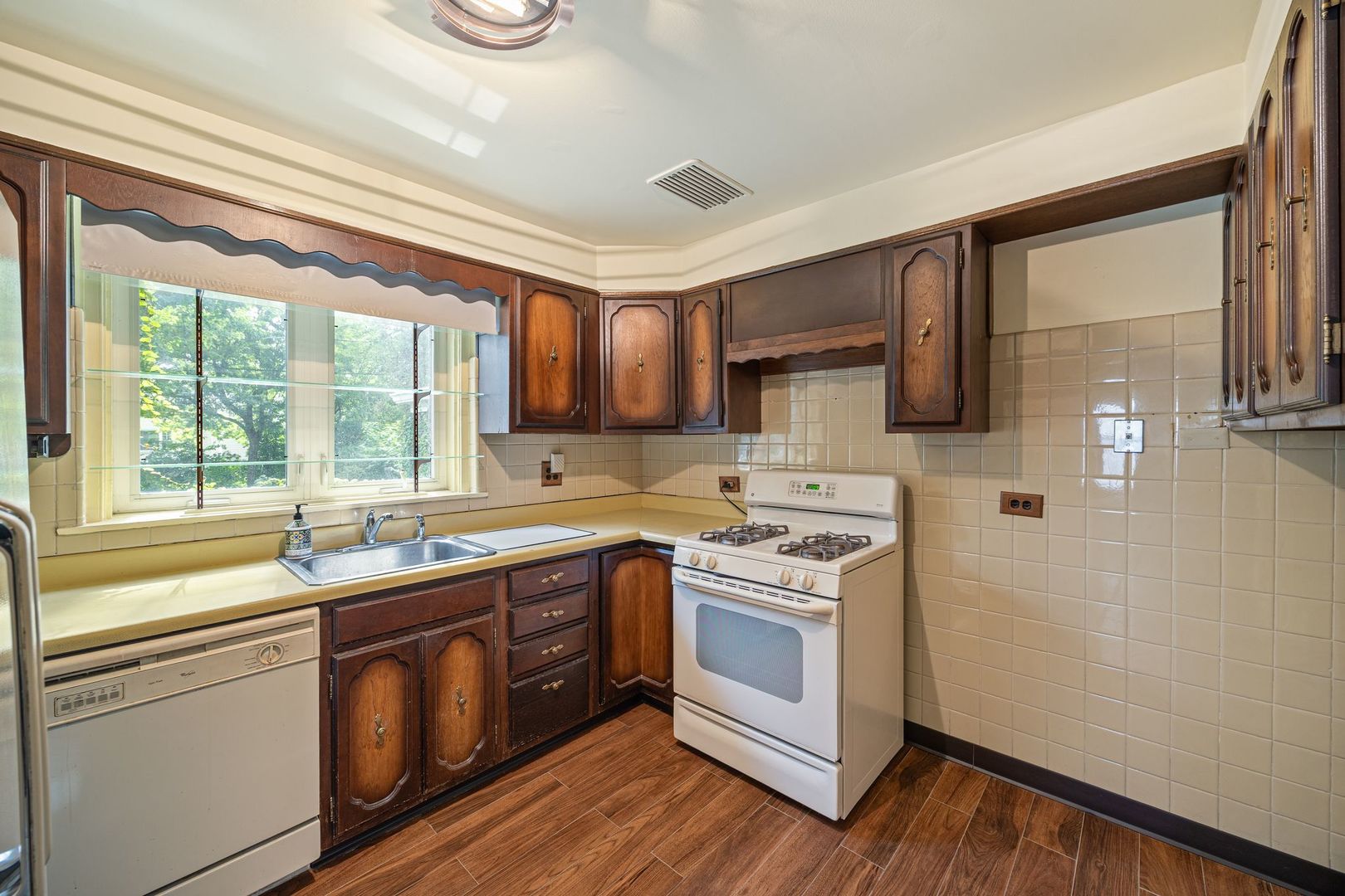 2907 W Bryn Mawr Avenue Property Photo 8