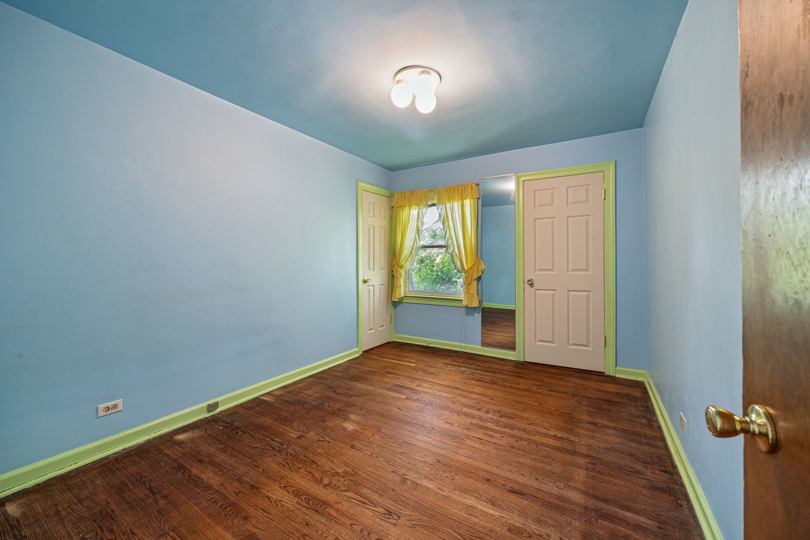 2907 W Bryn Mawr Avenue Property Photo 16