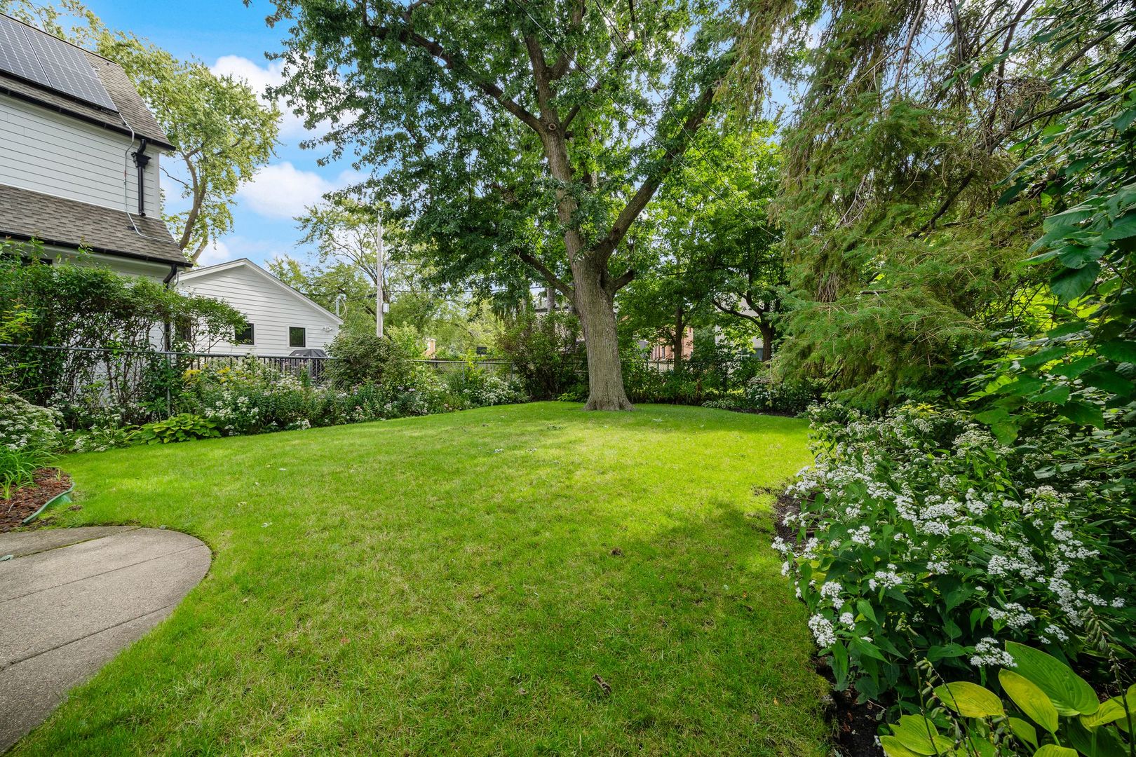 2907 W Bryn Mawr Avenue Property Photo 20
