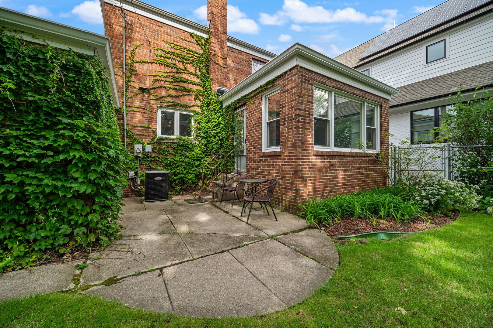 2907 W Bryn Mawr Avenue Property Photo 21