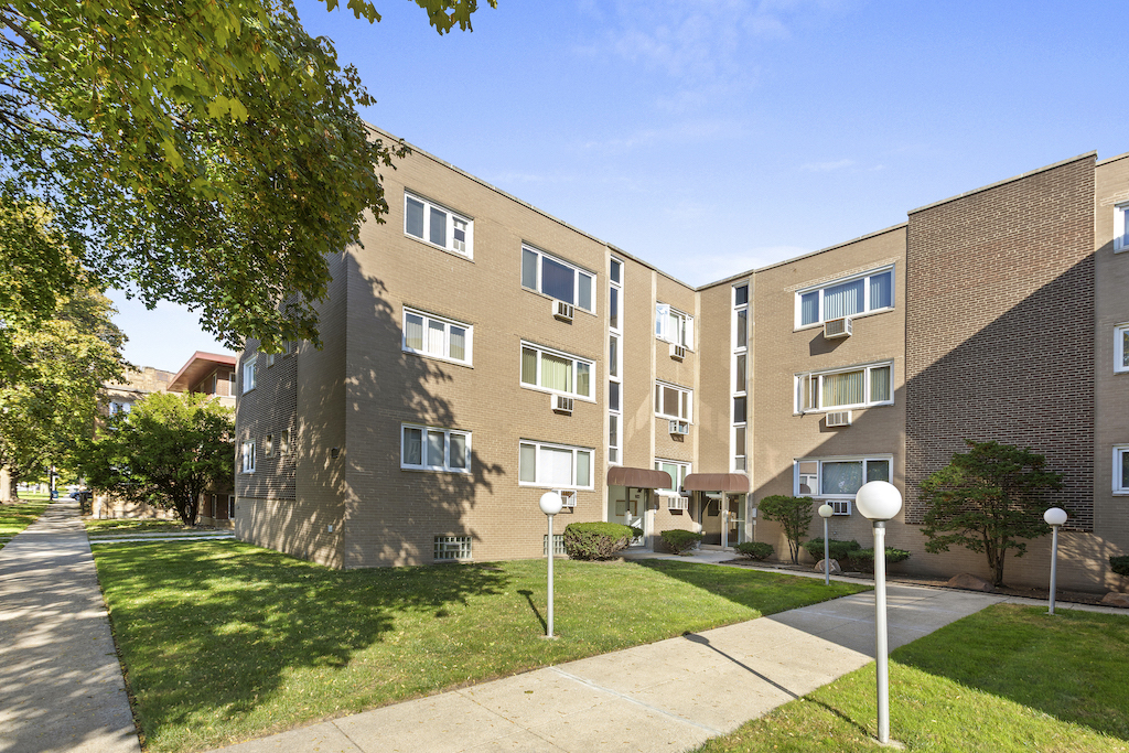8121 S King Drive B2 Property Photo 1