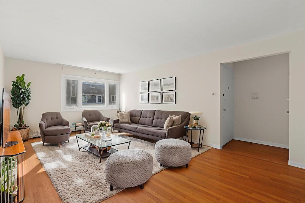 8121 S King Drive B2 Property Photo 2
