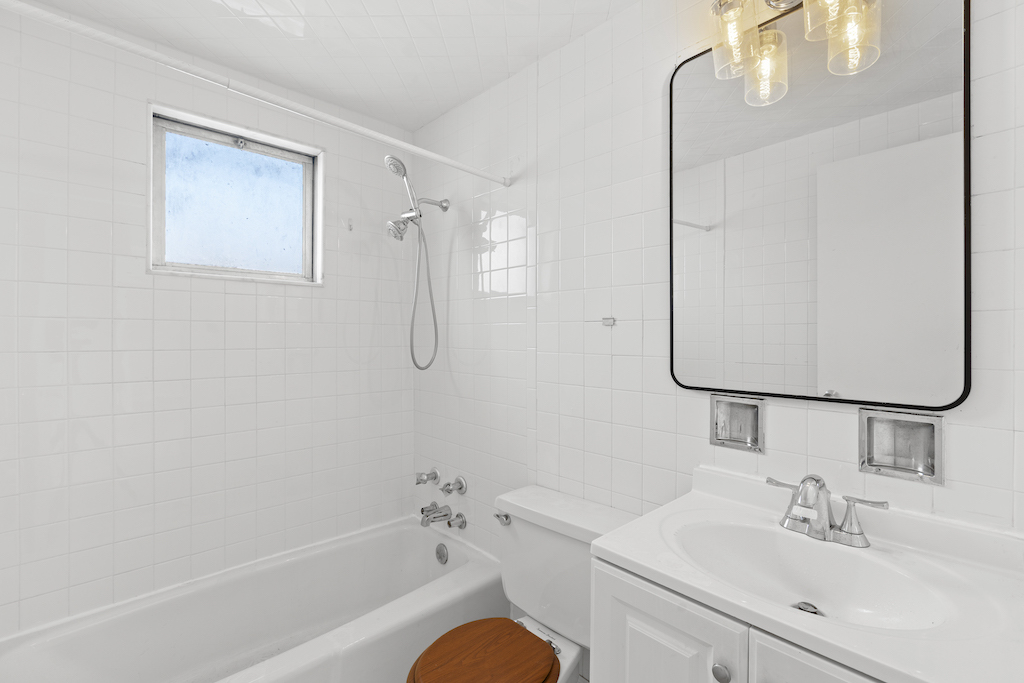 8121 S King Drive B2 Property Photo 6