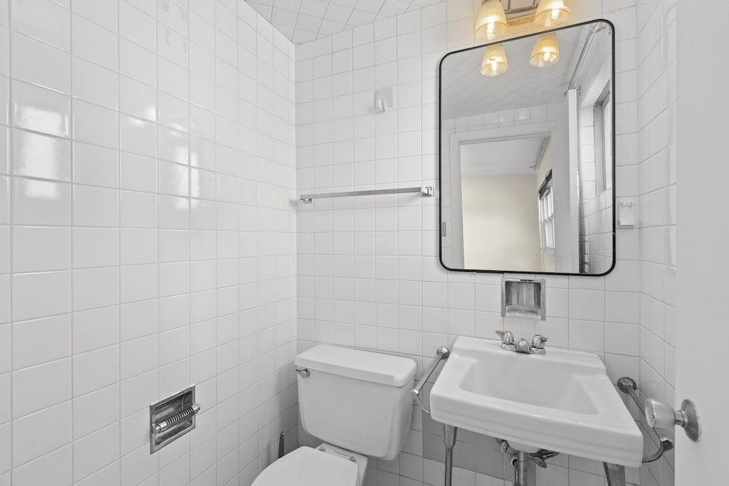 8121 S King Drive B2 Property Photo 9