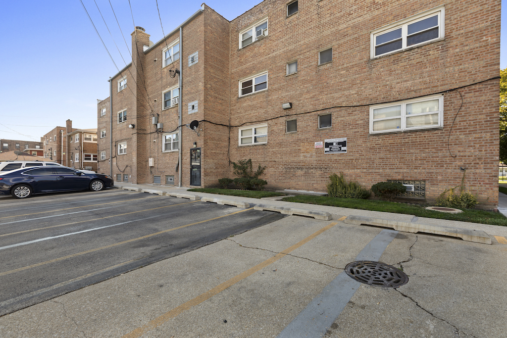 8121 S King Drive B2 Property Photo 11