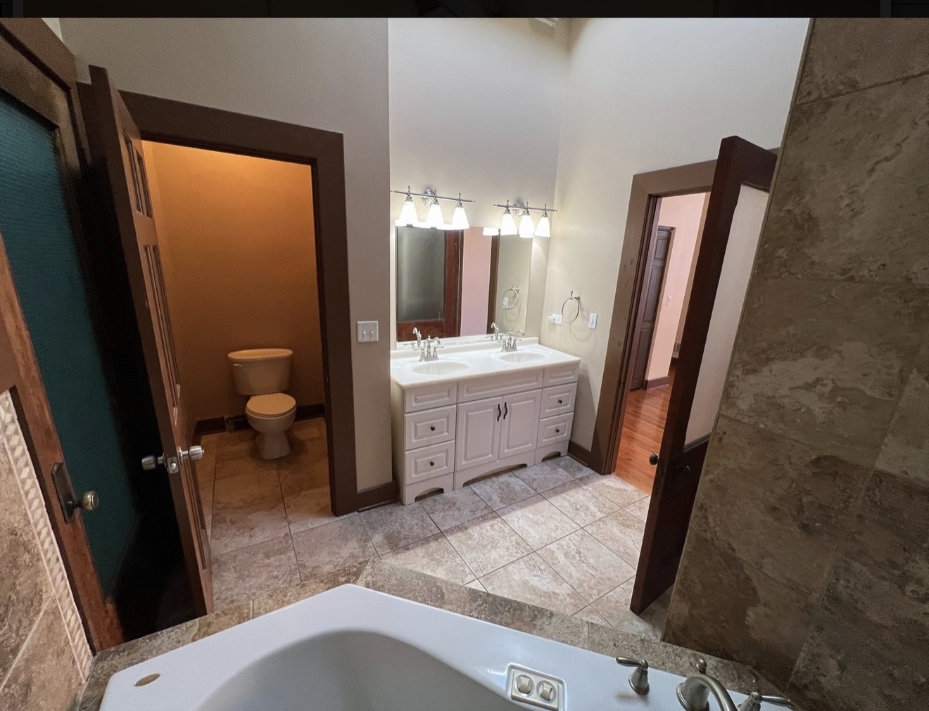 26 E Downer Place Property Photo 28