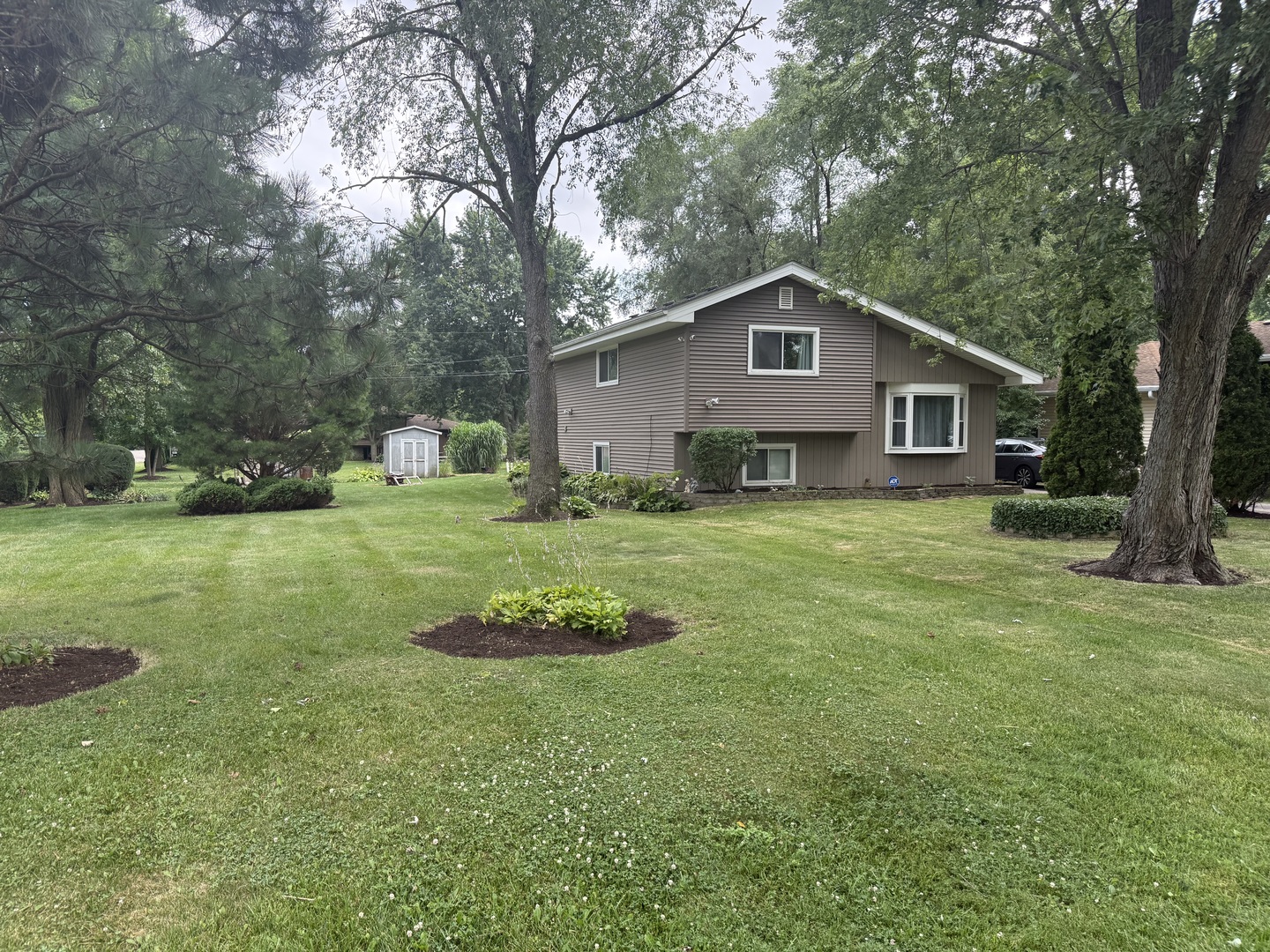 29w313 Ray Avenue Property Photo 1