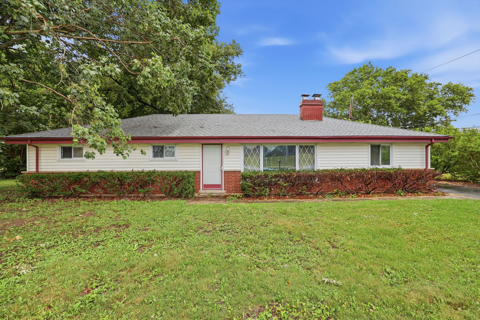 608 E Camp Mcdonald Road Property Photo 1