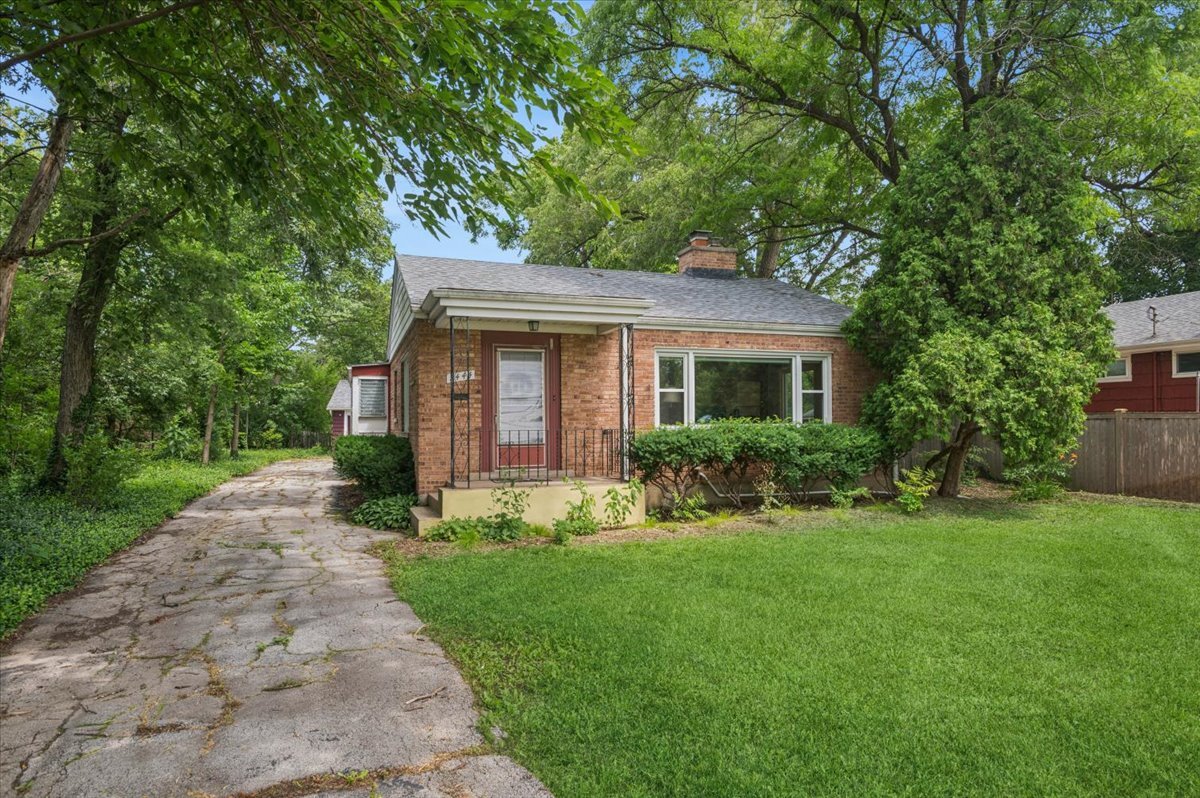 2444 183rd Street Property Photo 2