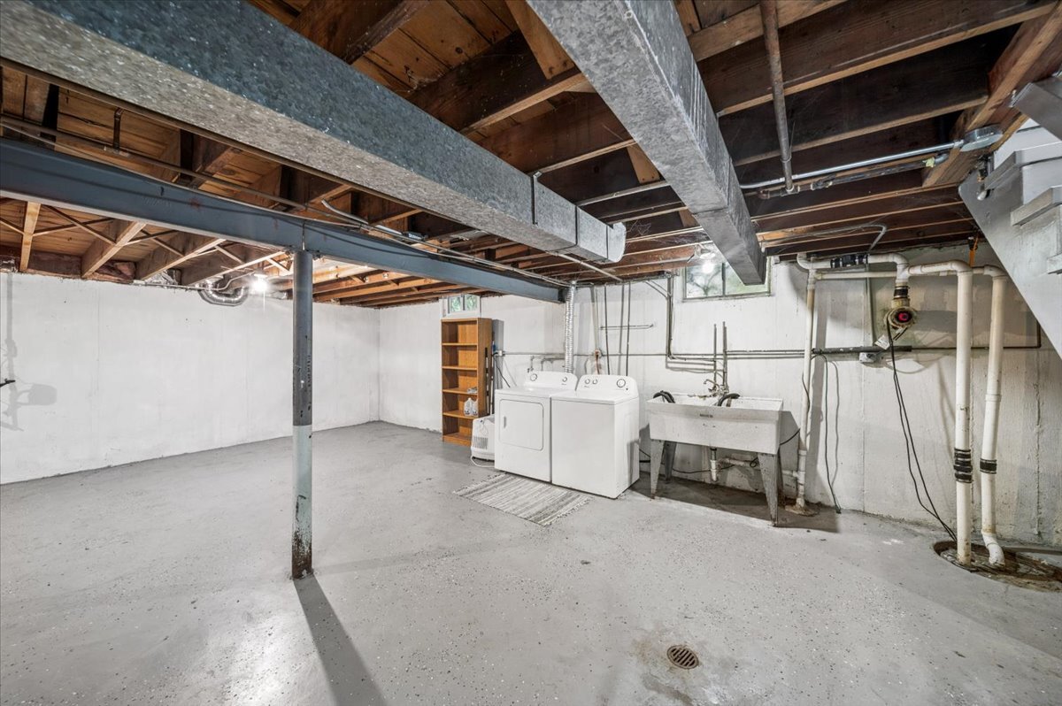2444 183rd Street Property Photo 18