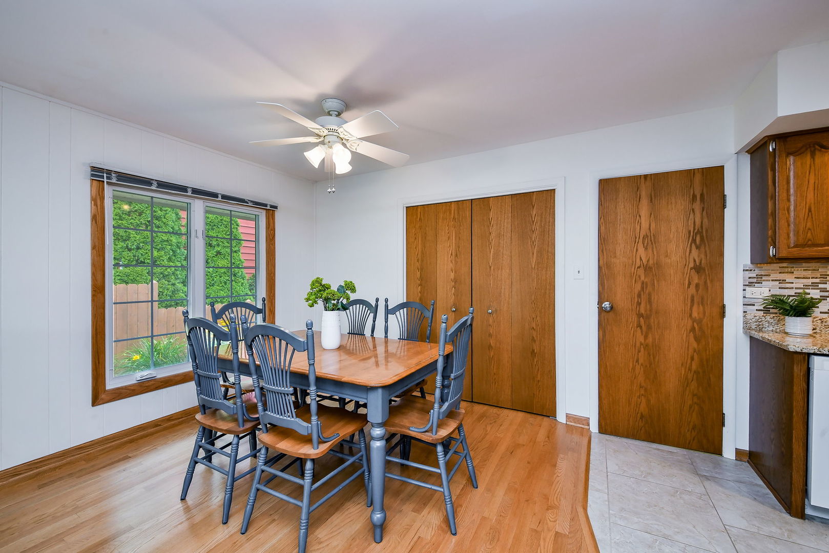 21w621 Buckingham Road Property Photo 15