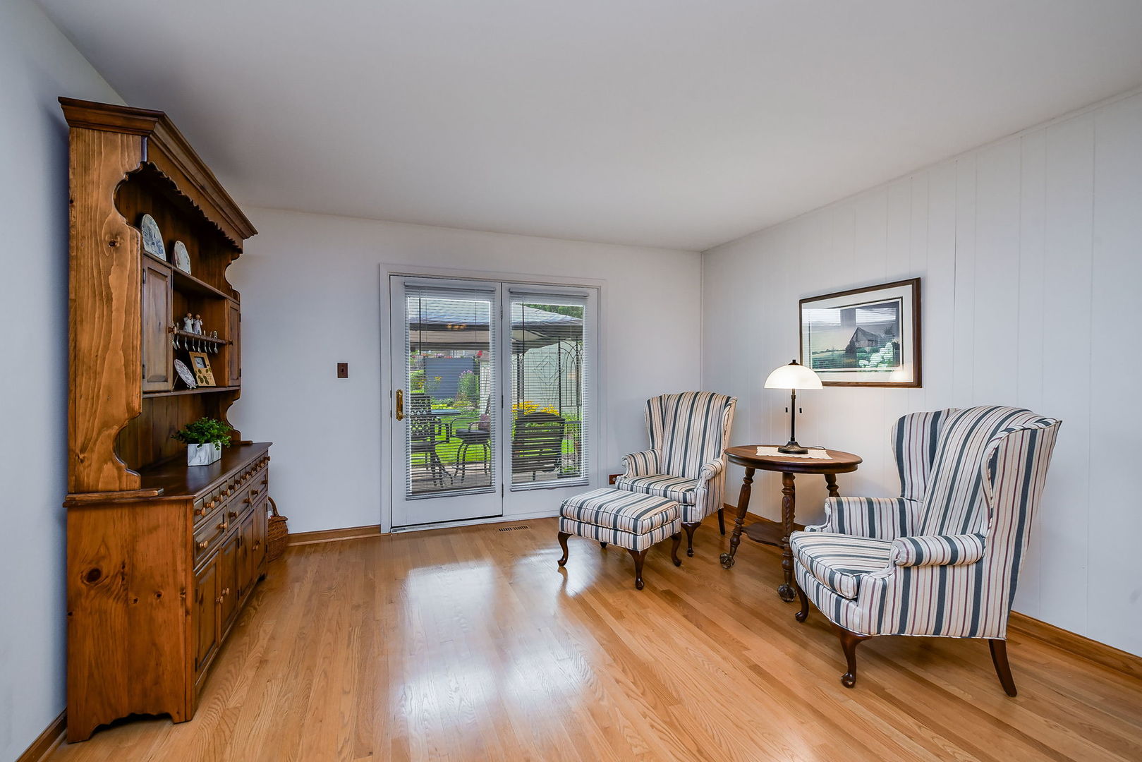 21w621 Buckingham Road Property Photo 16