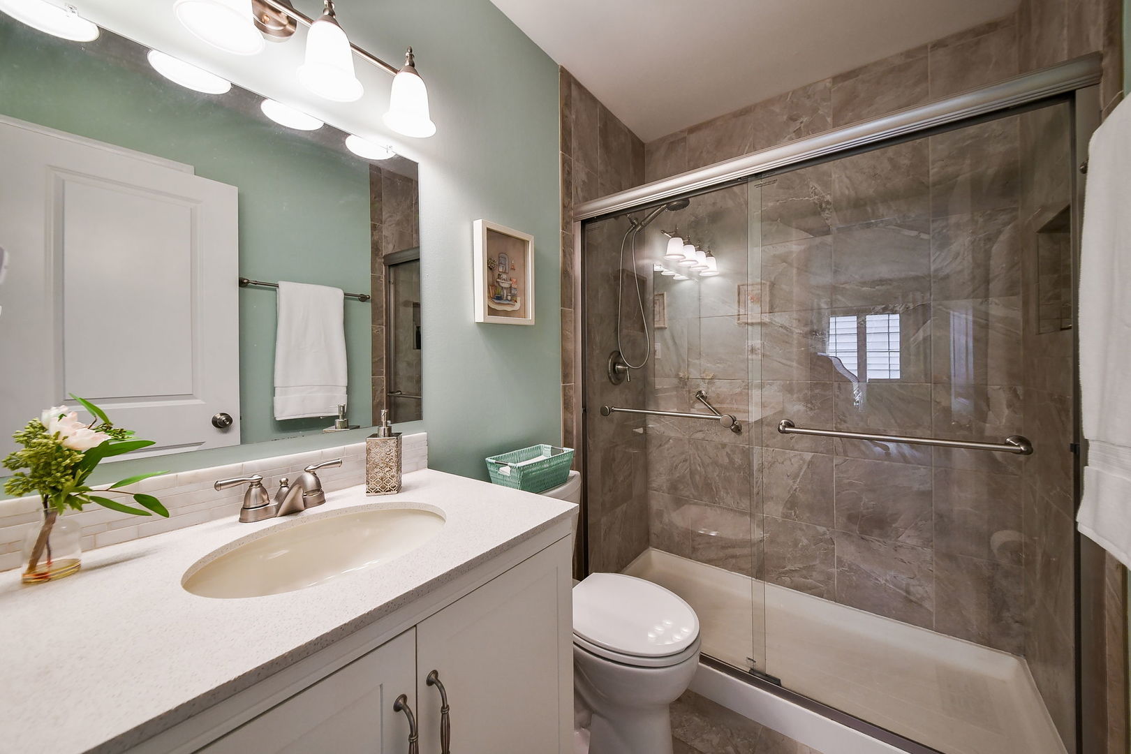 21w621 Buckingham Road Property Photo 19