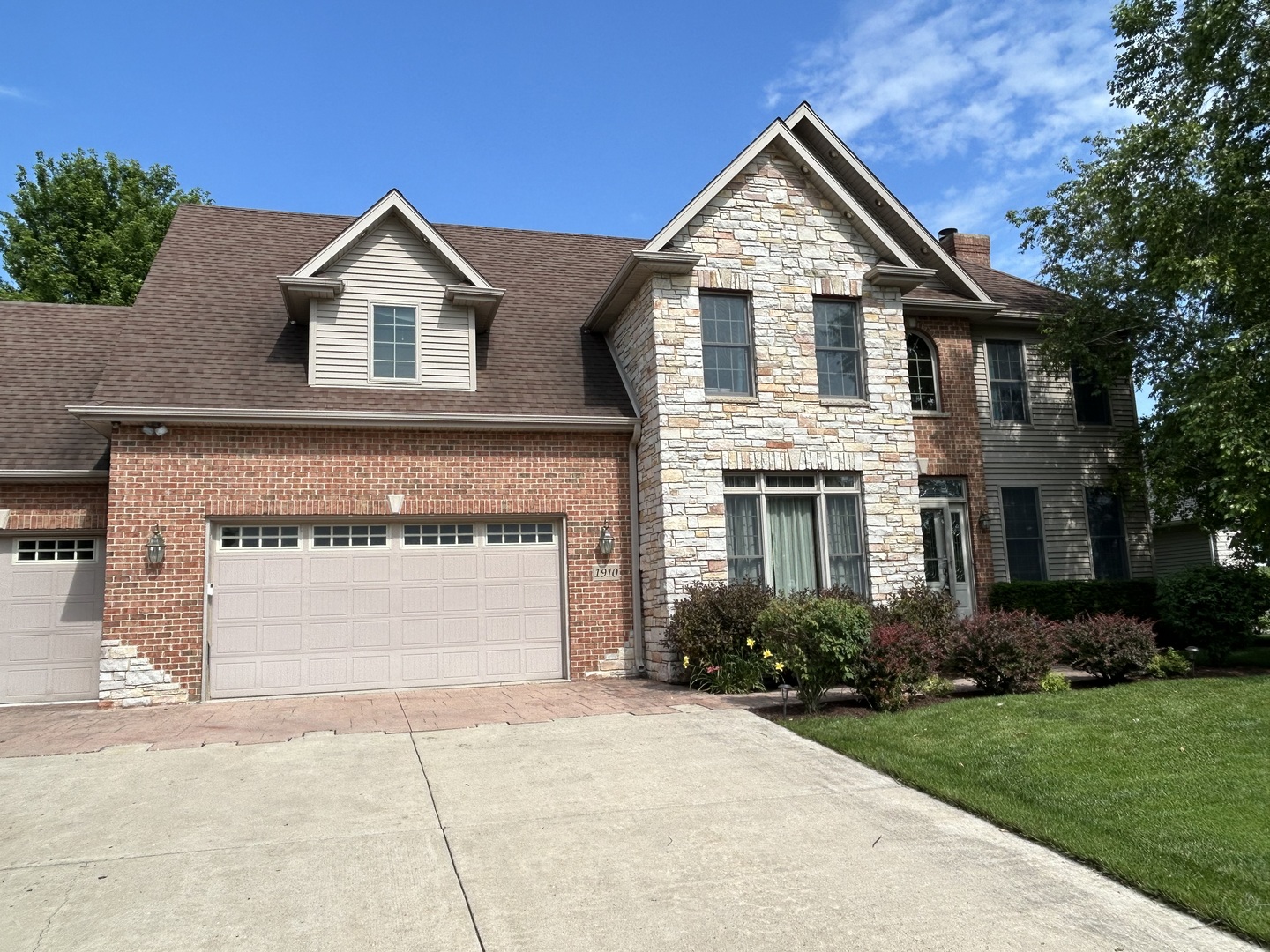 1910 Parkside Drive Property Photo 1