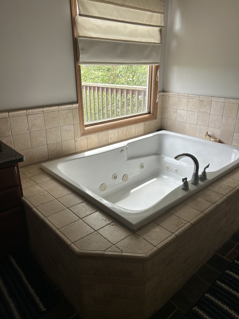 1910 Parkside Drive Property Photo 13