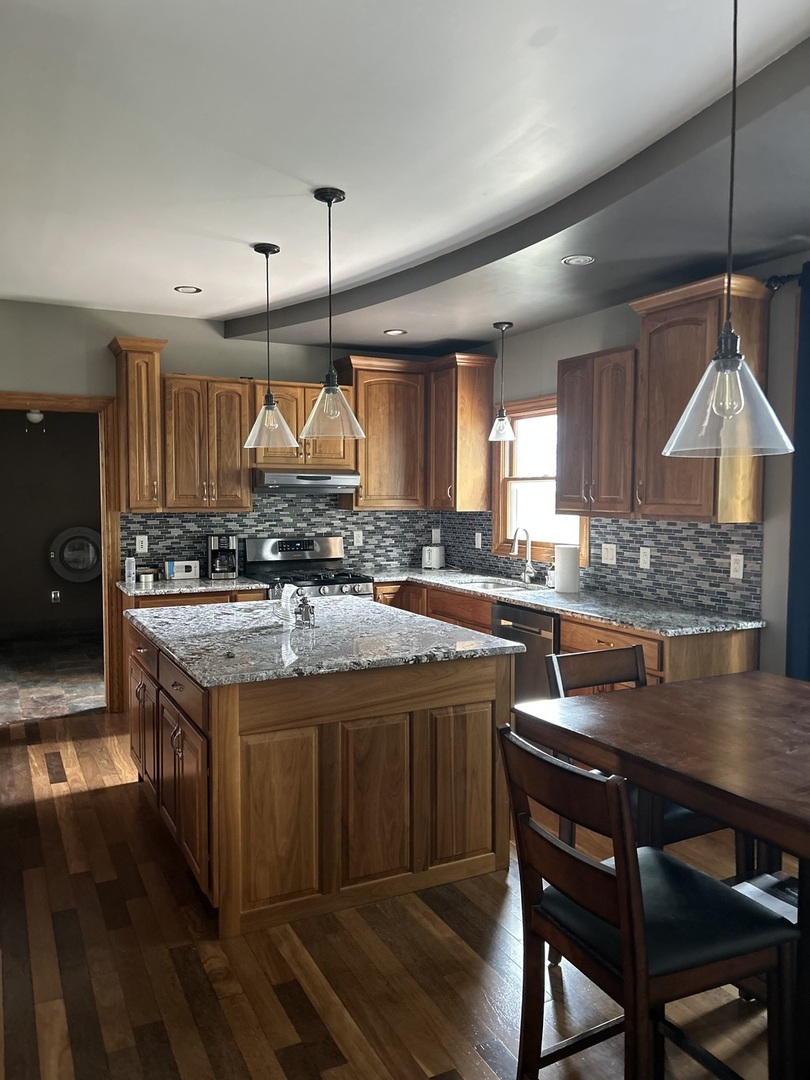 1910 Parkside Drive Property Photo 18
