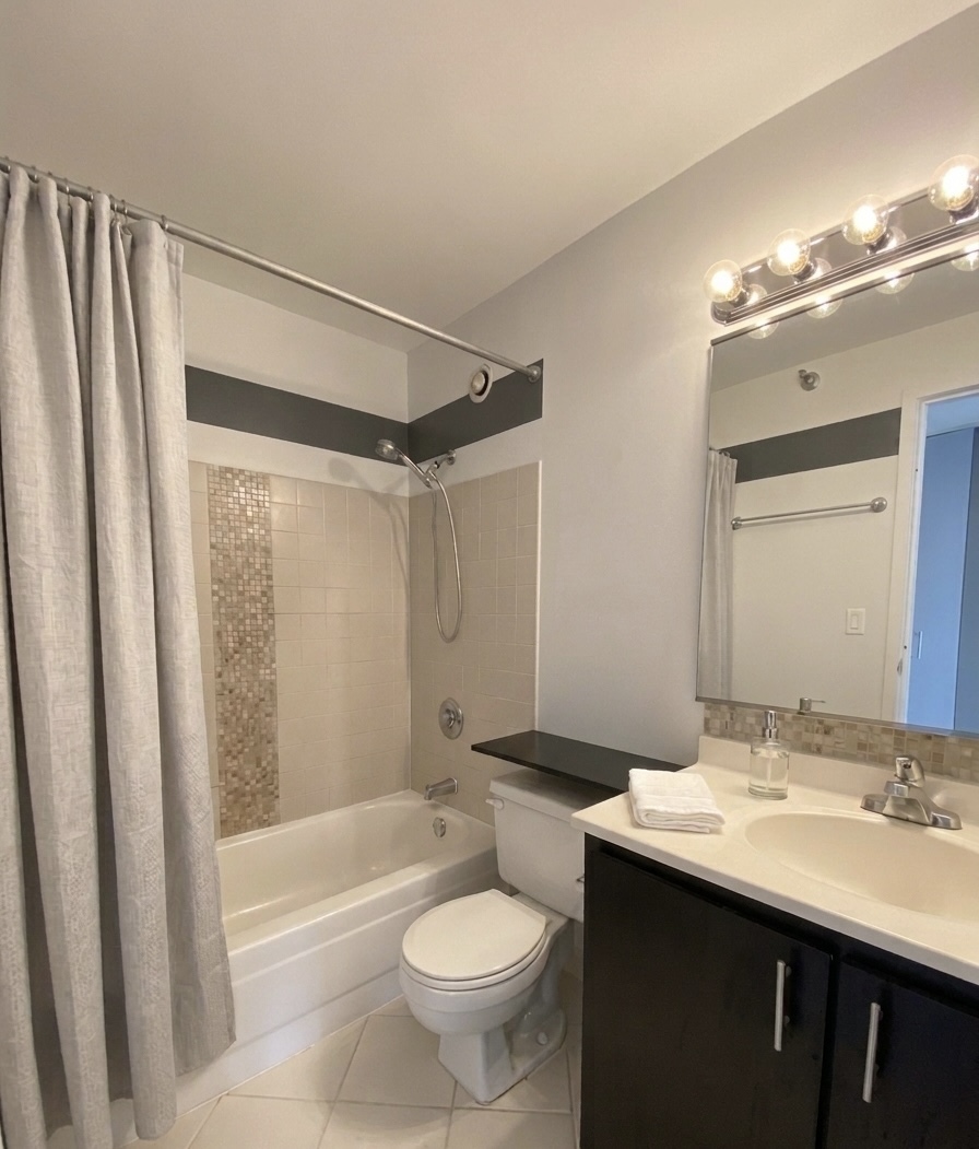 1122 N Clark Street 1607 Property Photo 4