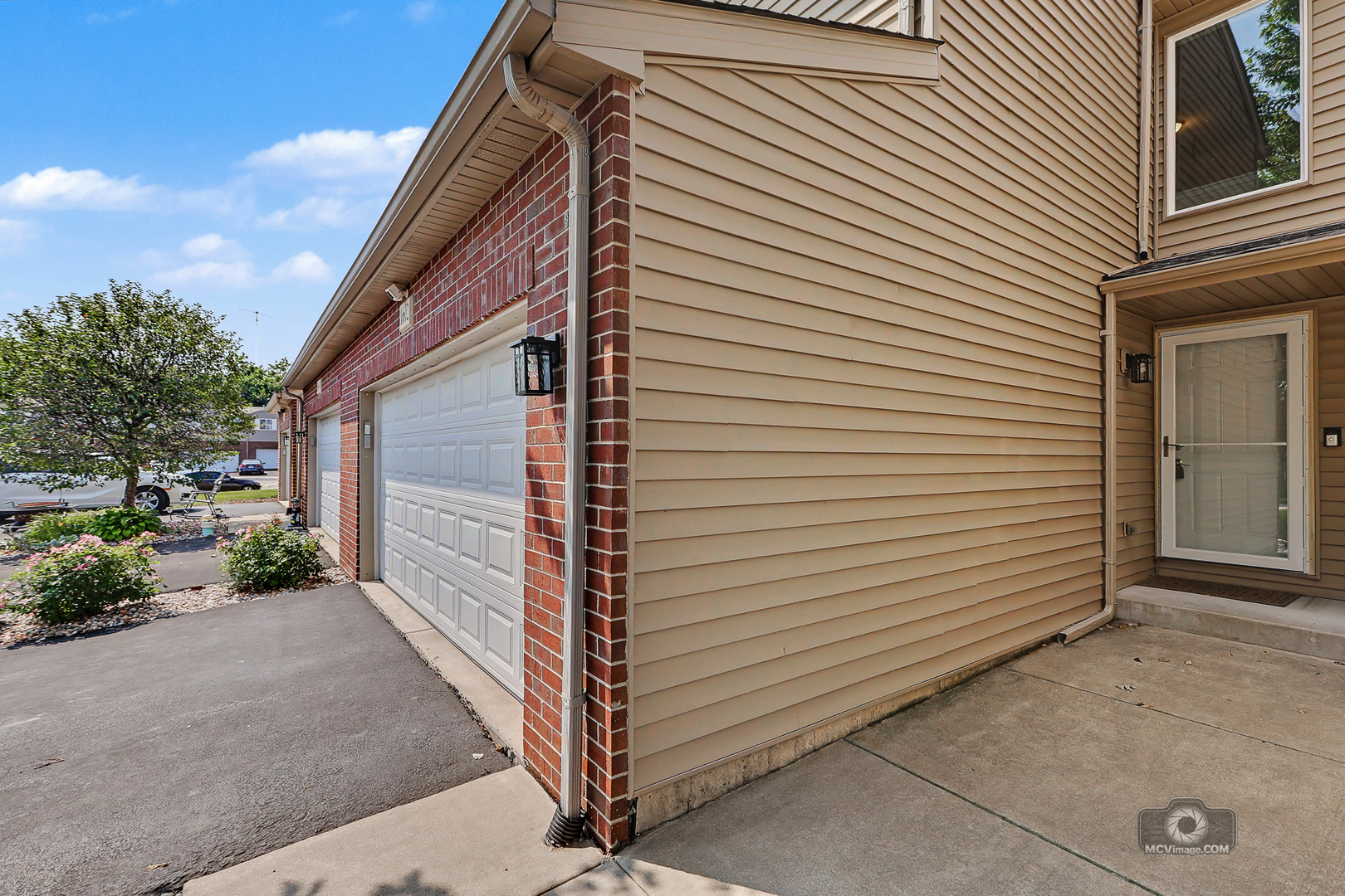 16602 Willow Walk Drive Property Photo 2