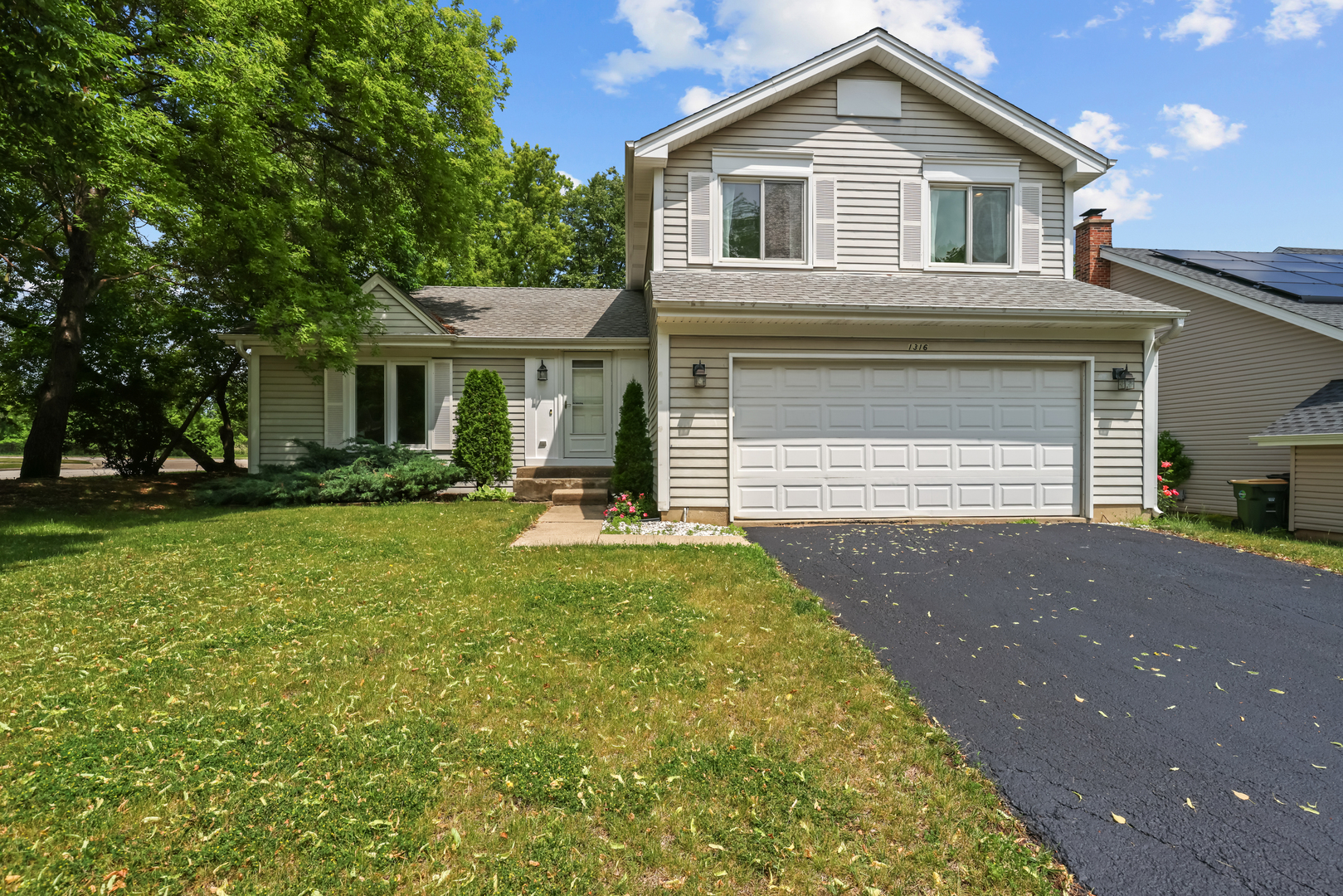 1316 W Meade Lane Property Photo 1