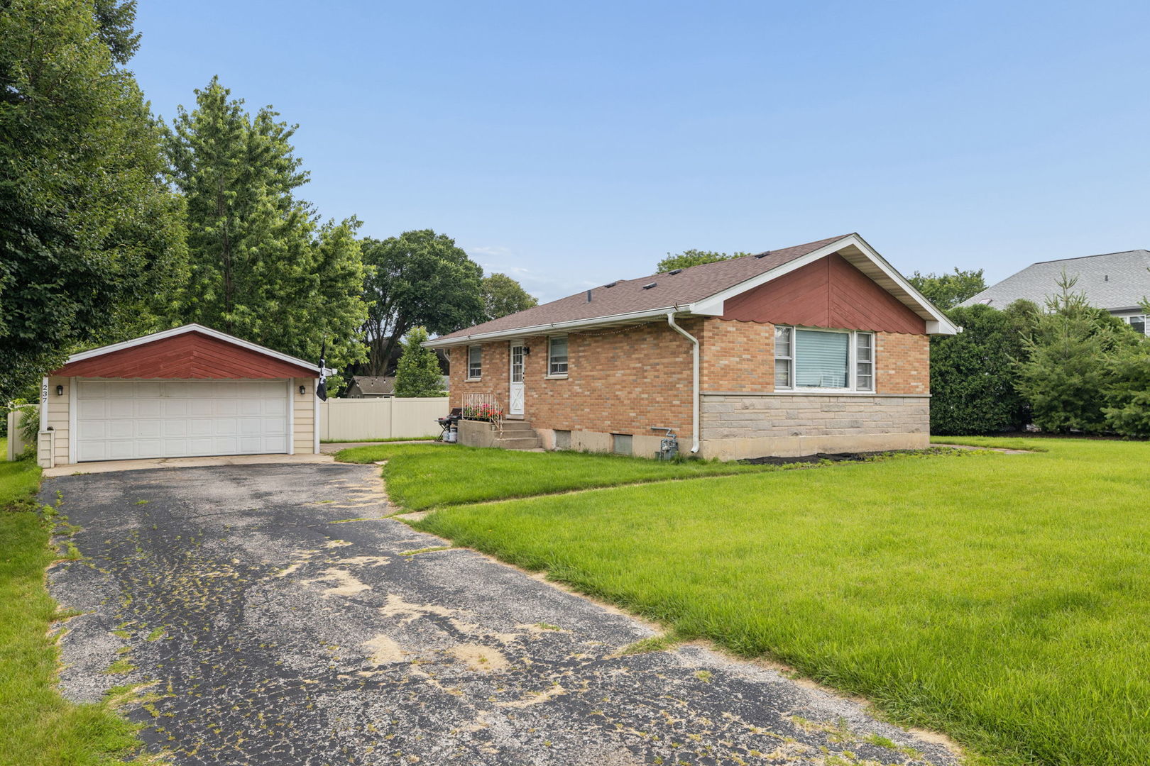 237 Chicago Avenue Property Photo 4