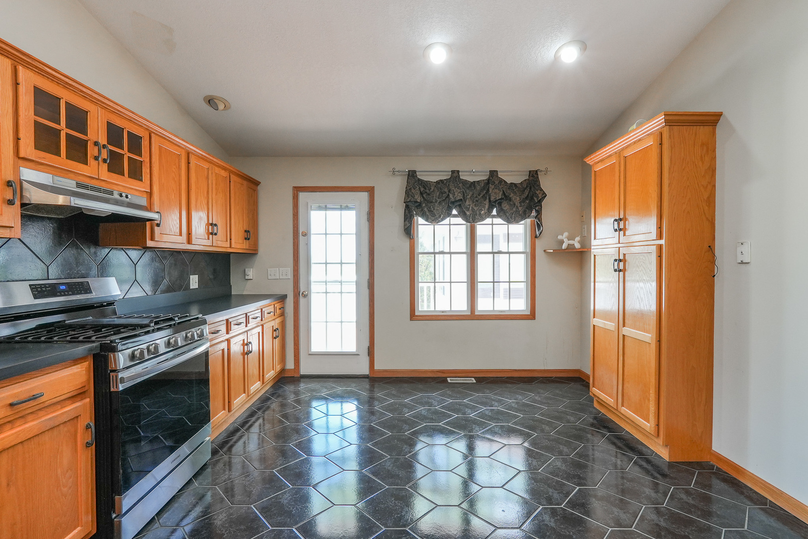 671 Diversatech Drive Property Photo 10