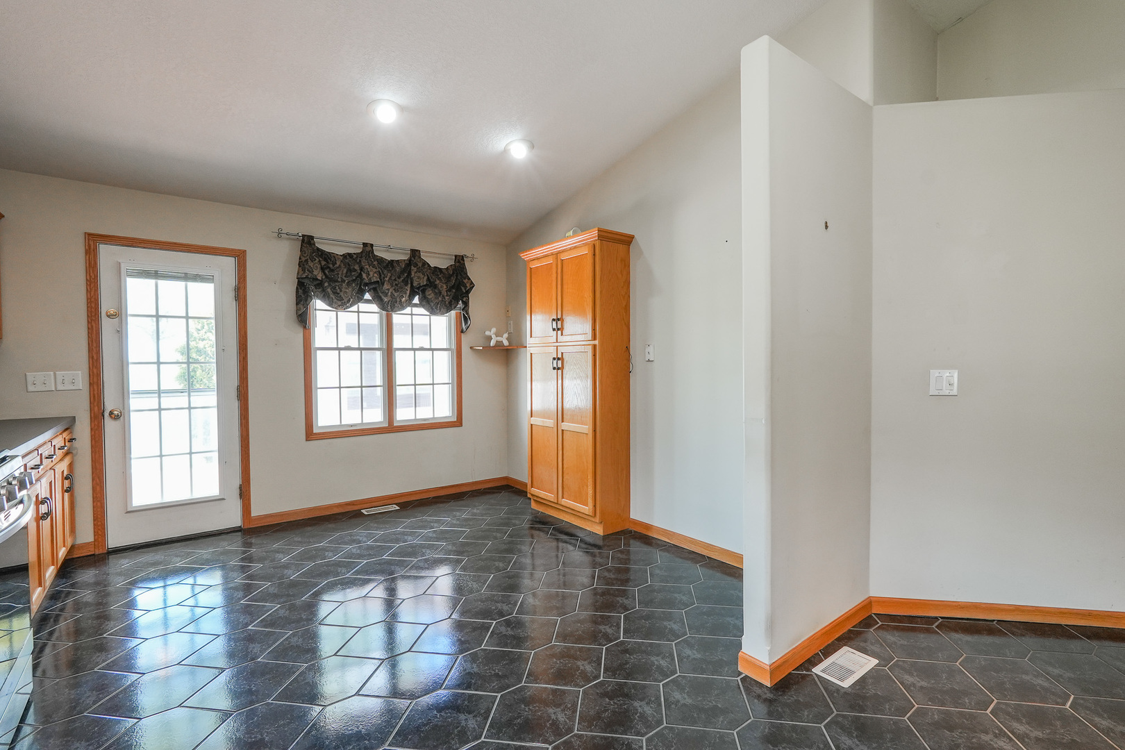 671 Diversatech Drive Property Photo 11